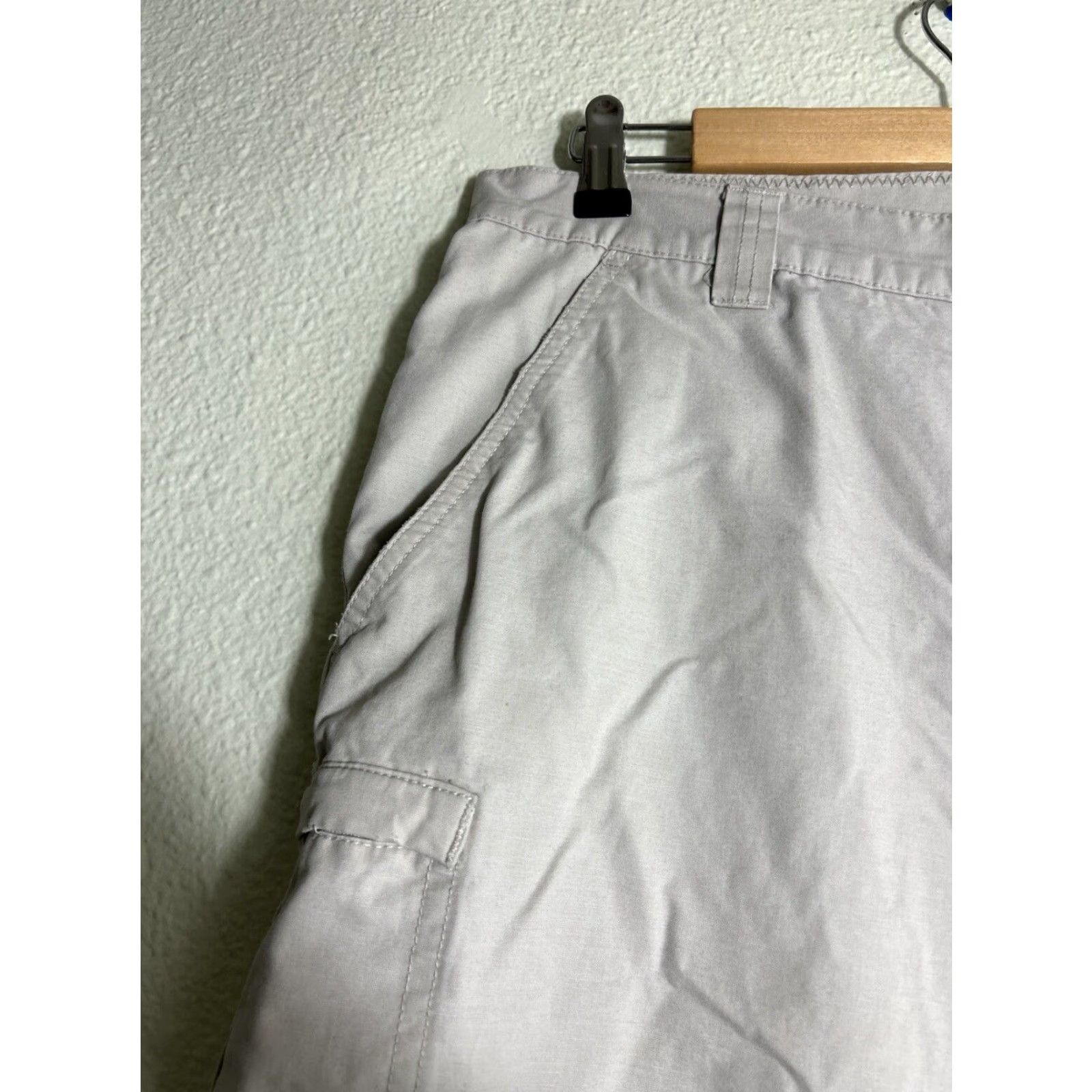 Vintage Columbia Cargo Shorts Beige 100% Cotton Mens Size 34x9 size 34 Regular Shorts Beige Cargo Men 34x9 Size US 34 / EU 50 - 7 Thumbnail