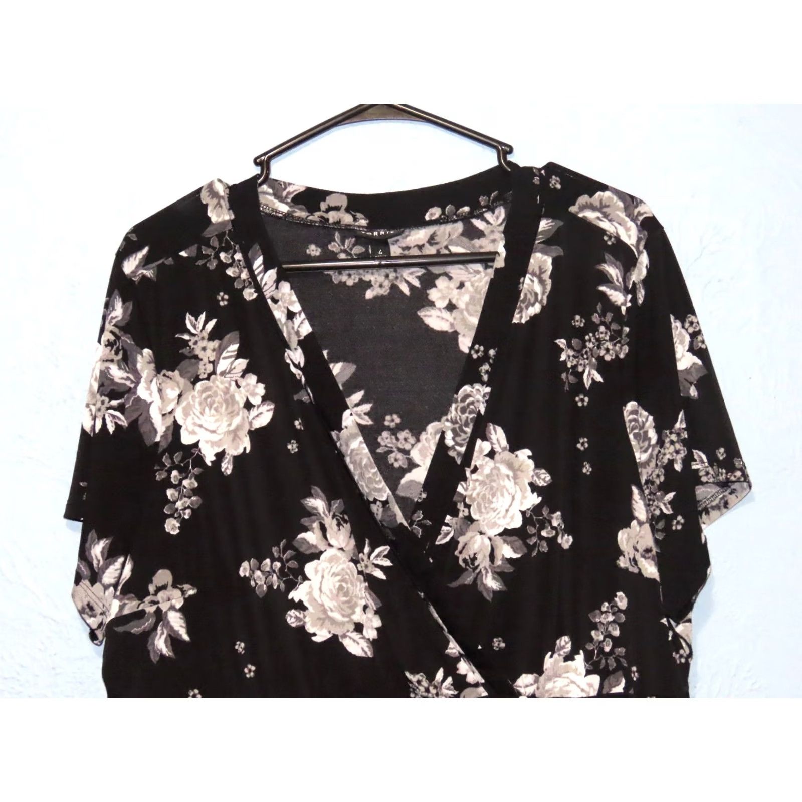 Torrid Torrid Blouse Knit Crepe Wrap Peplum Top Black Floral 4XL Womens Short Sleeve V-Neck Pullover Plus Size Size XXL / US 16-18 / IT 52-54 - 3 Thumbnail