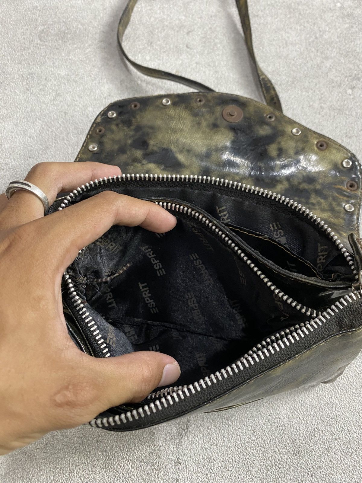 If Six Was Nine 2000s Esprit Snake skin studed sling bags Size ONE SIZE - 4 Thumbnail