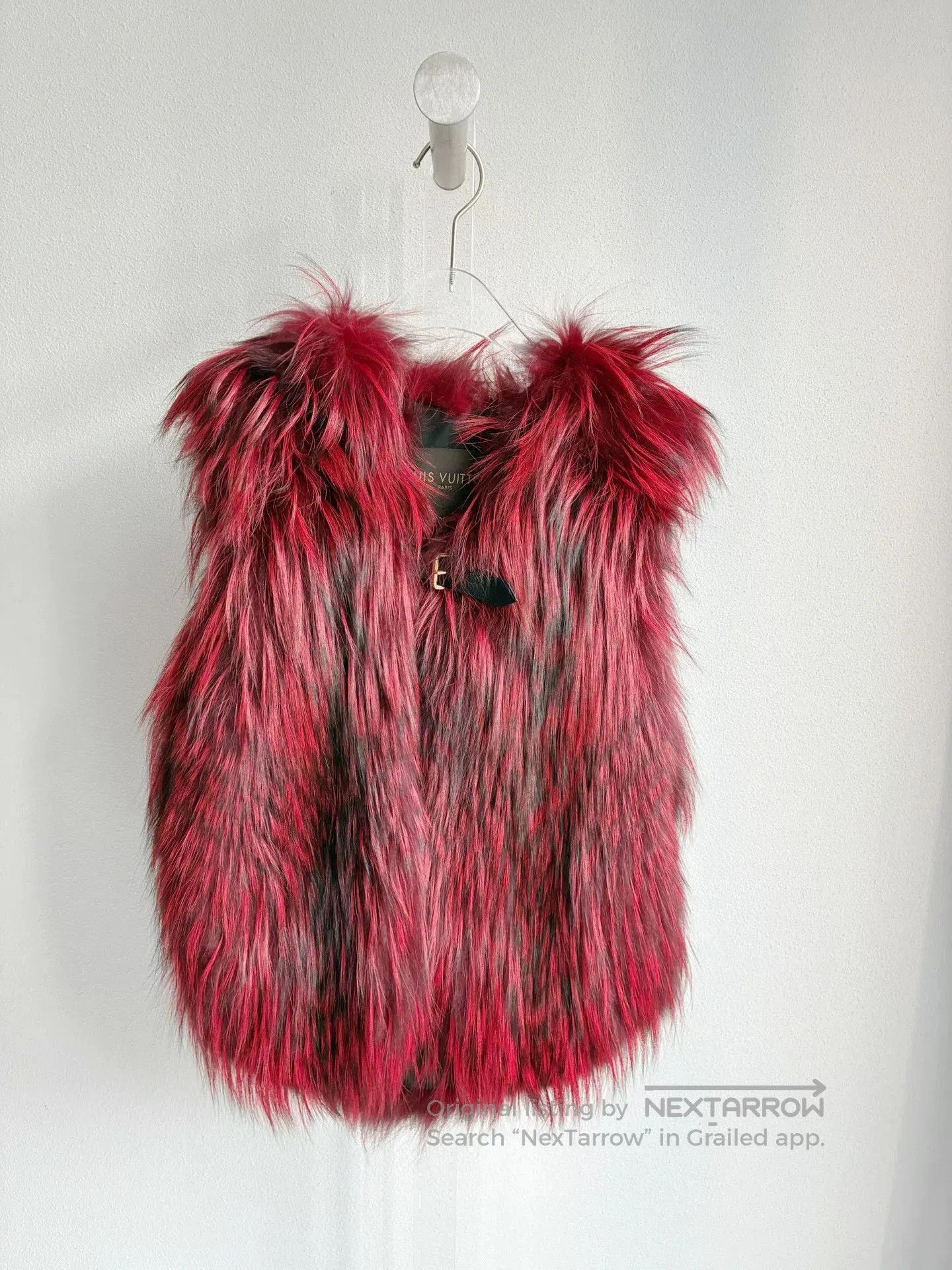Louis Vuitton Louis Vuitton Fox Fur Vest. Size XS / US 0-2 / IT 36-38 - 1 Thumbnail