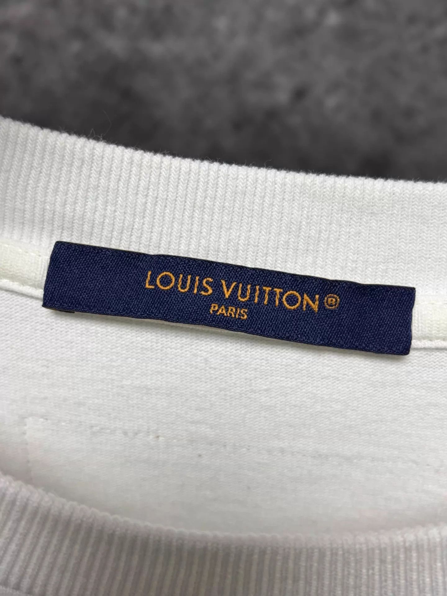 Louis Vuitton LV Rainbow Logo Short-Sleeve T-Shirt XXL White Size US XXL / EU 58 / 5 - 3 Thumbnail