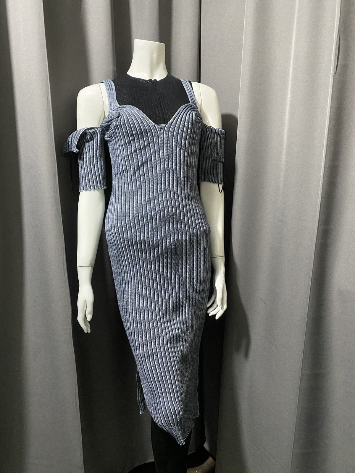 Victoria Beckham Victoria Beckham Cold-Shoulder Midi Dress Size S / US 4 / IT 40 - 5 Thumbnail