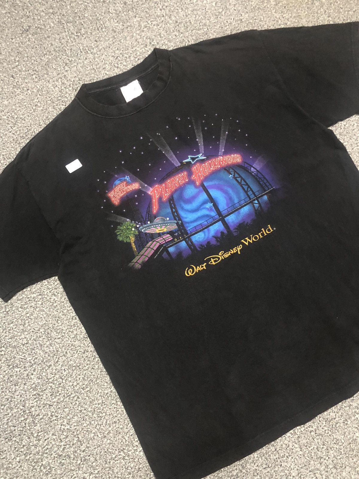 Vintage Vintage 90s Sunfaded Planet Hollywood Walt Disney Tee Size US XXL / EU 58 / 5 - 4 Thumbnail