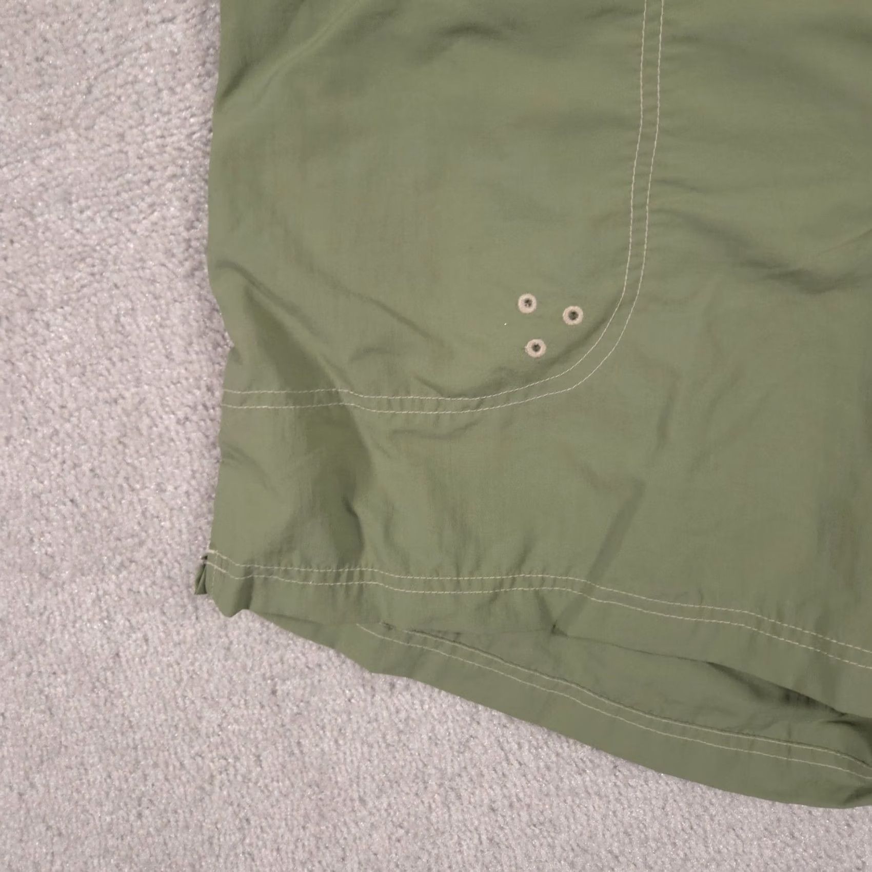 Vintage Guide Series Shorts 18 Green Utility Nylon Hiking Outdoors Pockets Buckle Womens Size 40" / US 18 - 5 Thumbnail