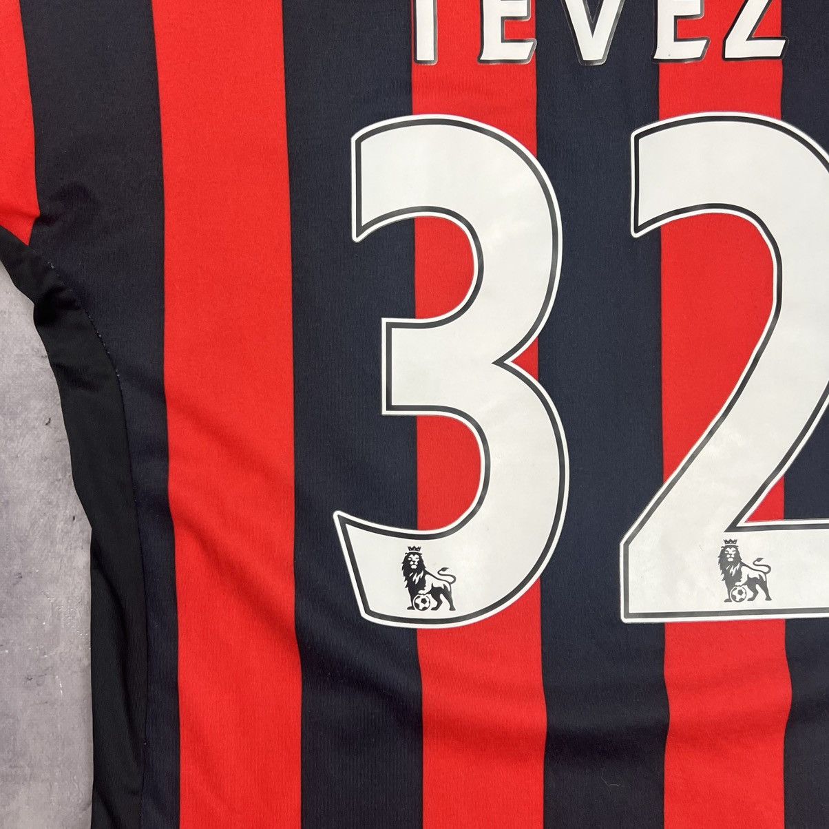 Umbro Rare! Carlos Tevez 32 Umbro Manchester City 00s Jersey Size US M / EU 48-50 / 2 - 9 Thumbnail