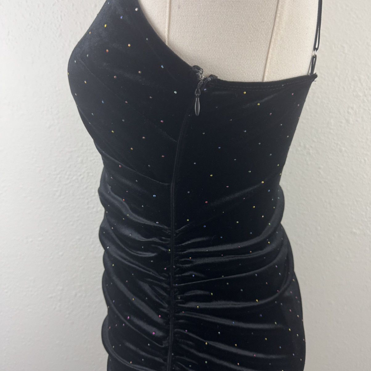Forever 21 FOREVER 21 Black Velvet Ruched V Neck Rainbow Mini Dress Size S / US 4 / IT 40 - 9 Thumbnail