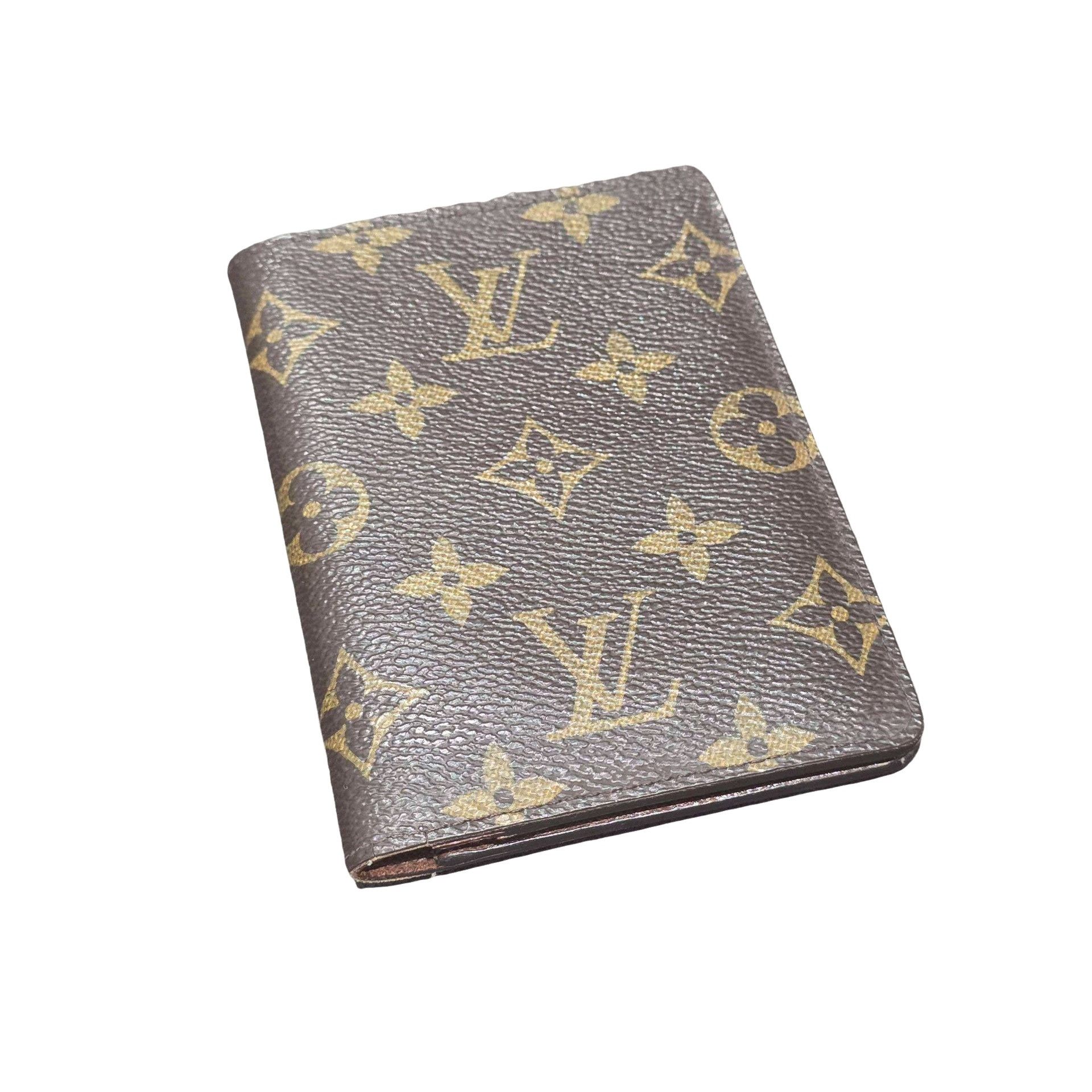Louis Vuitton Louis Vuitton Monogram Passport Cover One Size Size ONE SIZE - 1 Thumbnail