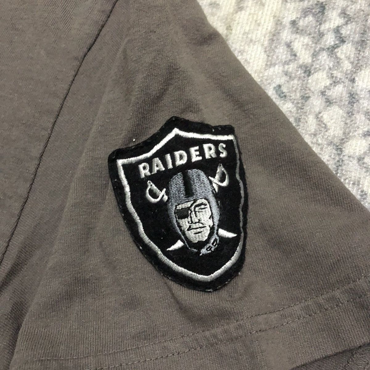 NFL × Vintage Rare Sunfaded Vintage NFL Oakland Raiders Spell Out Tees Size US L / EU 52-54 / 3 - 6 Thumbnail