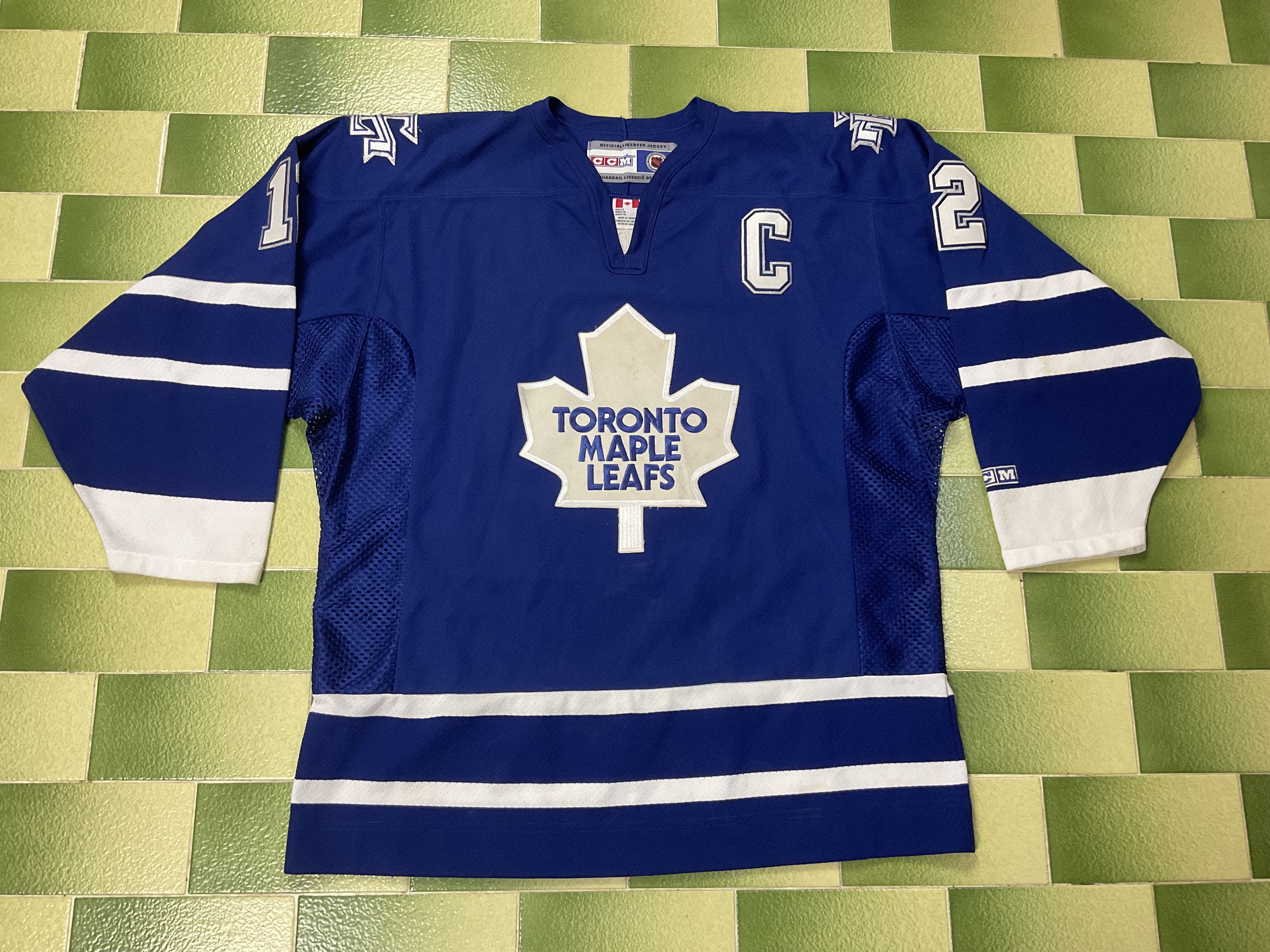 NHL Two Vintage CCM Toronto Maple Leafs jersey & Boys S/M Jersey Size US L / EU 52-54 / 3 - 3 Thumbnail