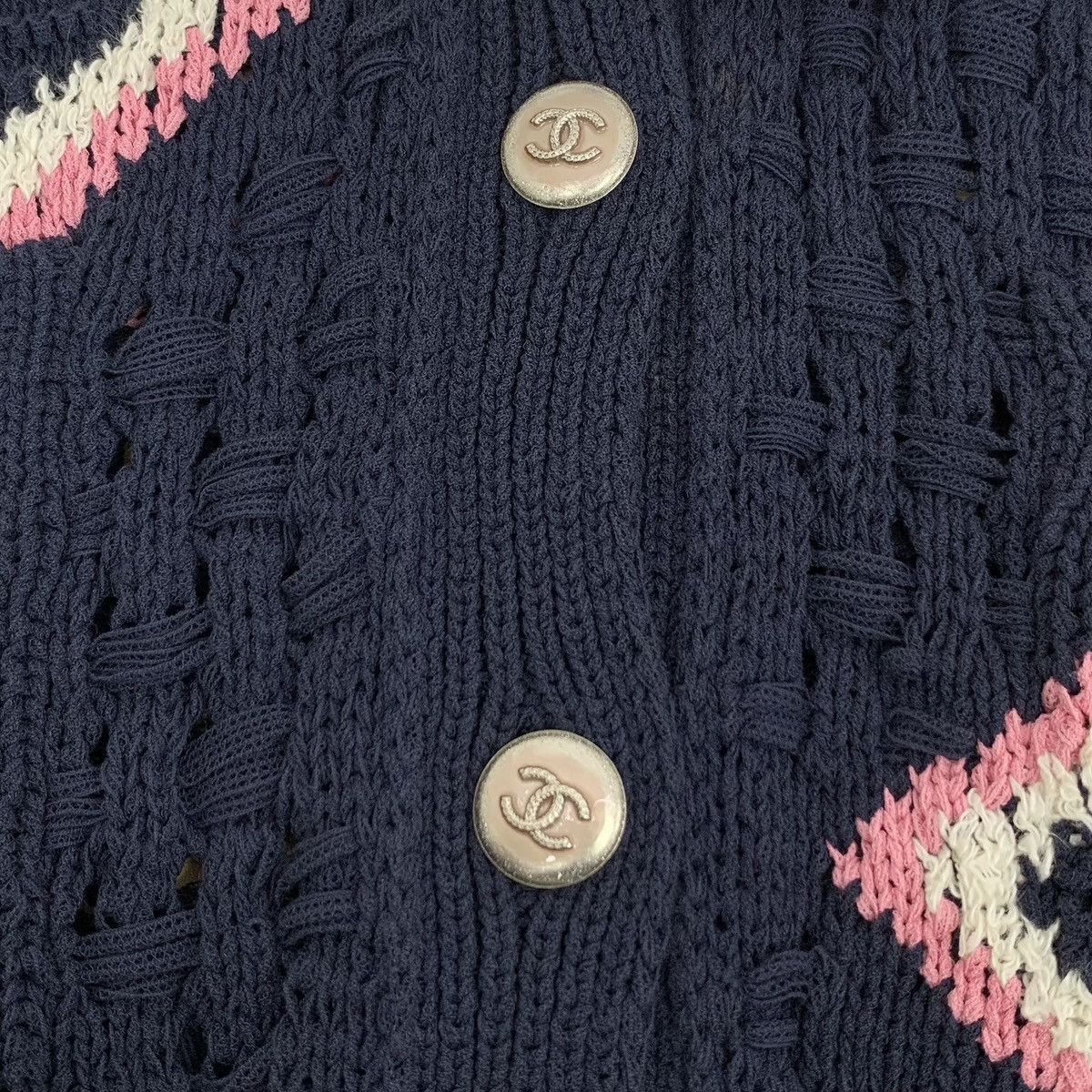 Chanel Chanel Navy V-neck Sleeveless Hollow Out Knit Cardigan K26WX Size XXS / US 00 / IT 34 - 5 Thumbnail