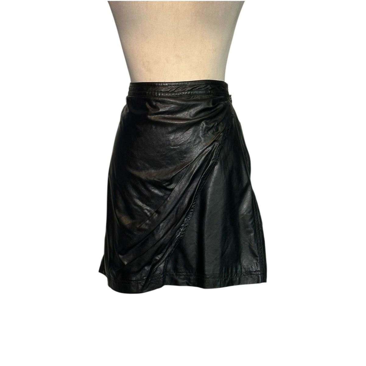 Free People FREE PEOPLE Fake Out Faux Leather Mini Skirt Women’s 4 Size 27" / US 4 / IT 40 - 1 Thumbnail
