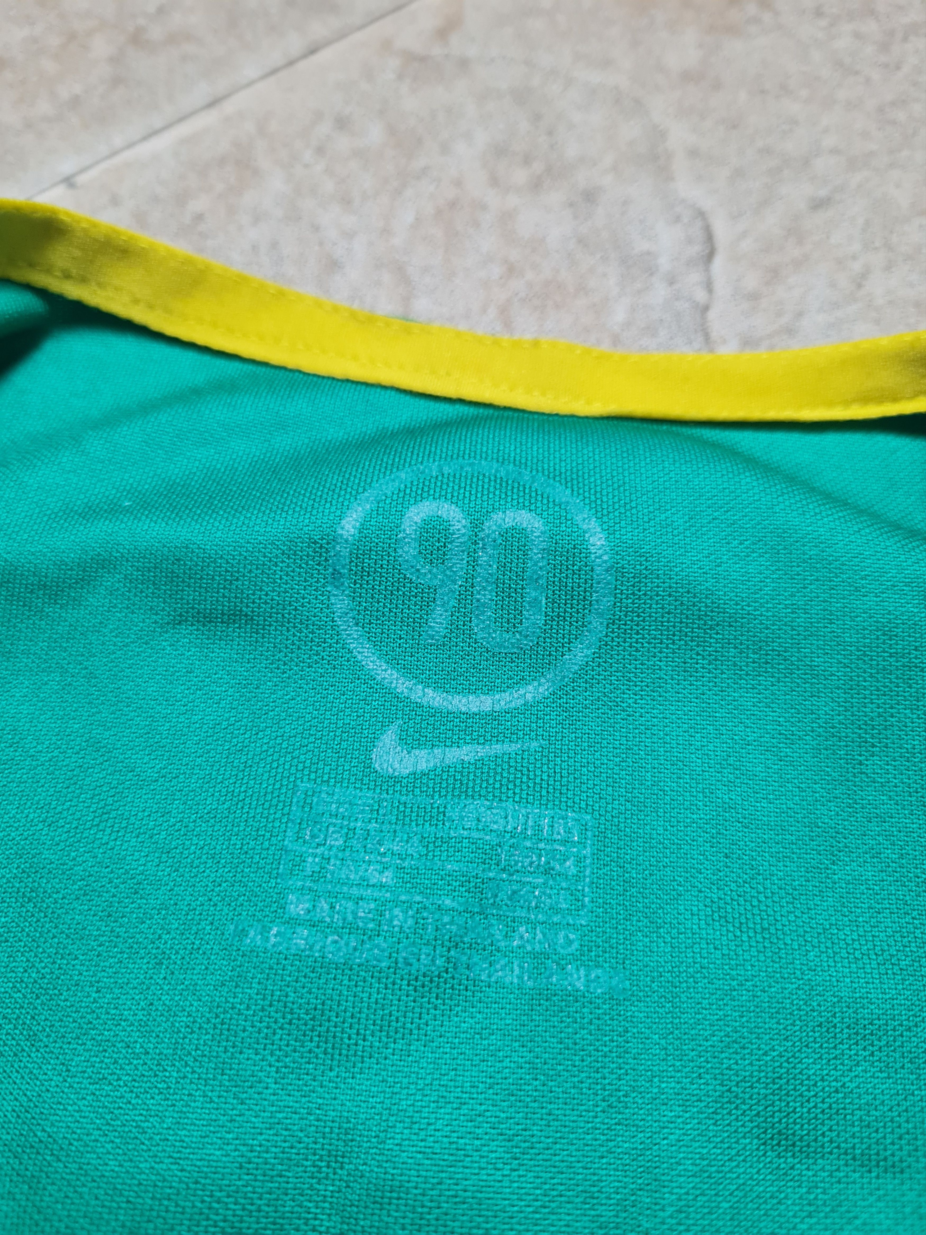 Nike NIKE Brazil 2004 #10 Ronaldinho Vintage Soccer Shirt Size US L / EU 52-54 / 3 - 12 Thumbnail