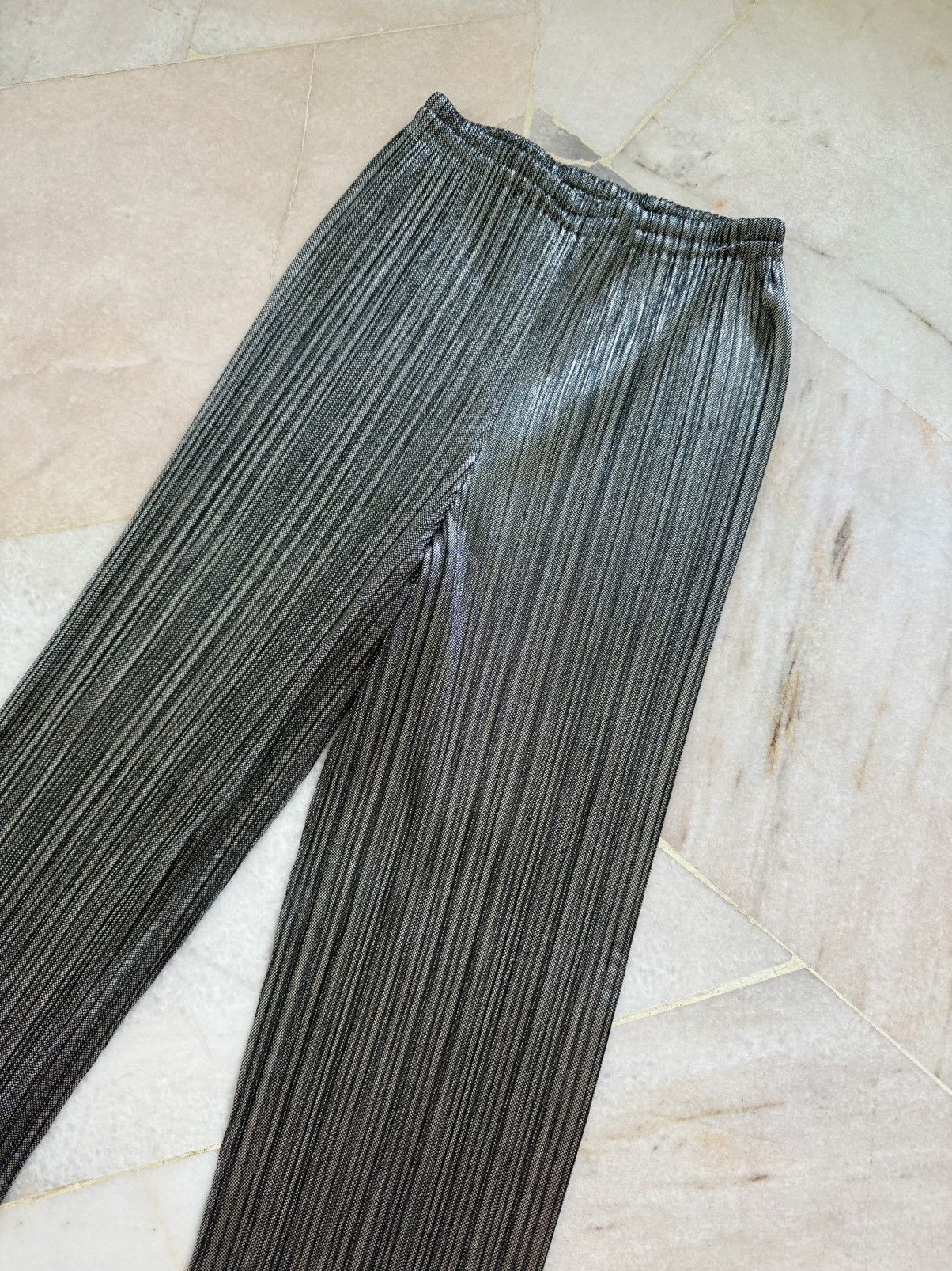 Pleats Please Issey Miyake Pleats please issey miyake pants Size 27" / US 4 / IT 40 - 2 Thumbnail