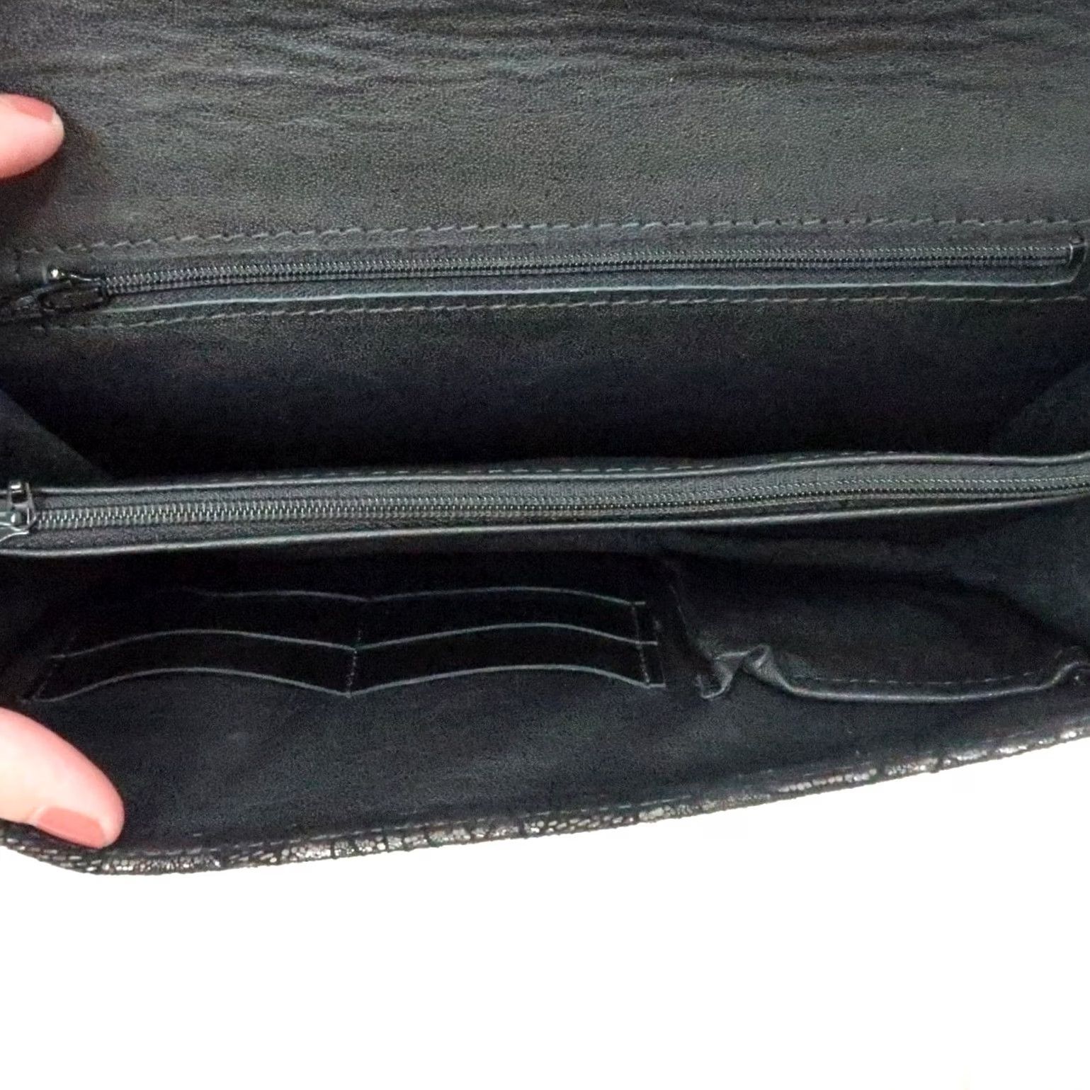 Vintage VINTAGE Black Floral Embossed Leather Crossbody Bag Purse Small Women Bohemian Size ONE SIZE - 4 Thumbnail