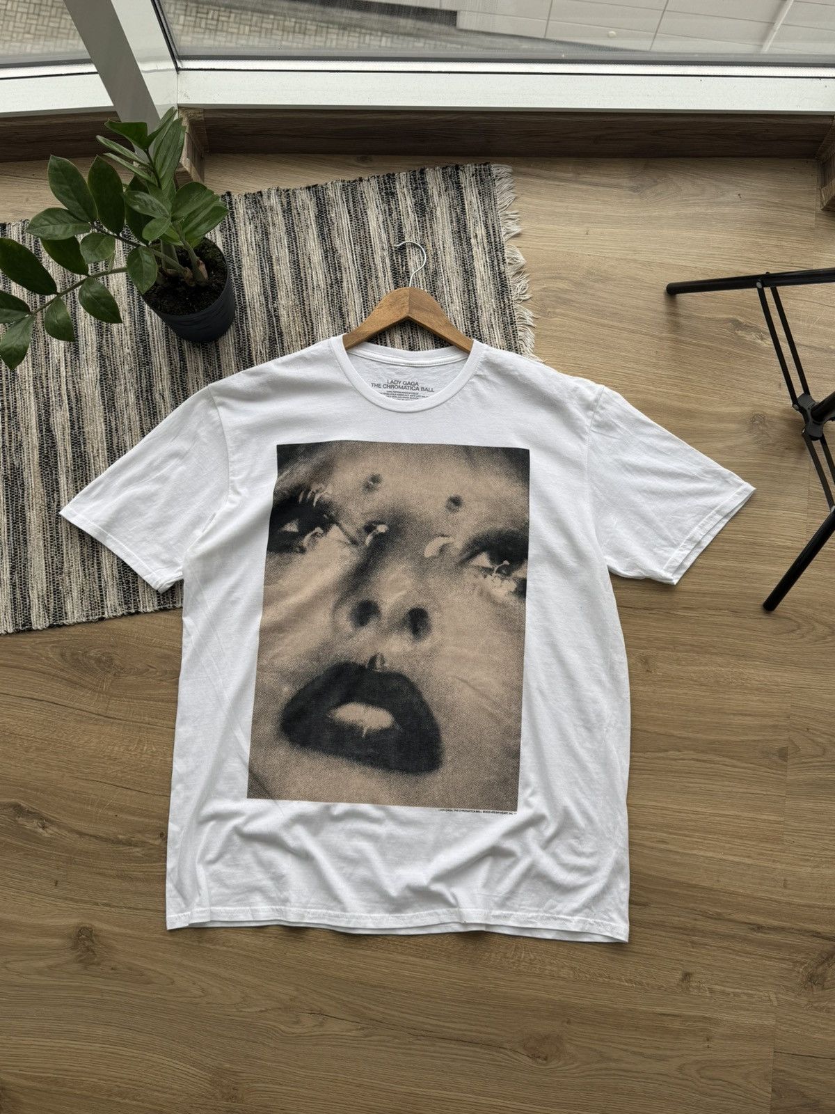 Band Tees LADY GAGA THE CHROMATICA BALL TOUR 2022 T-SHIRT OFFICIAL M Size US M / EU 48-50 / 2 - 1 Thumbnail