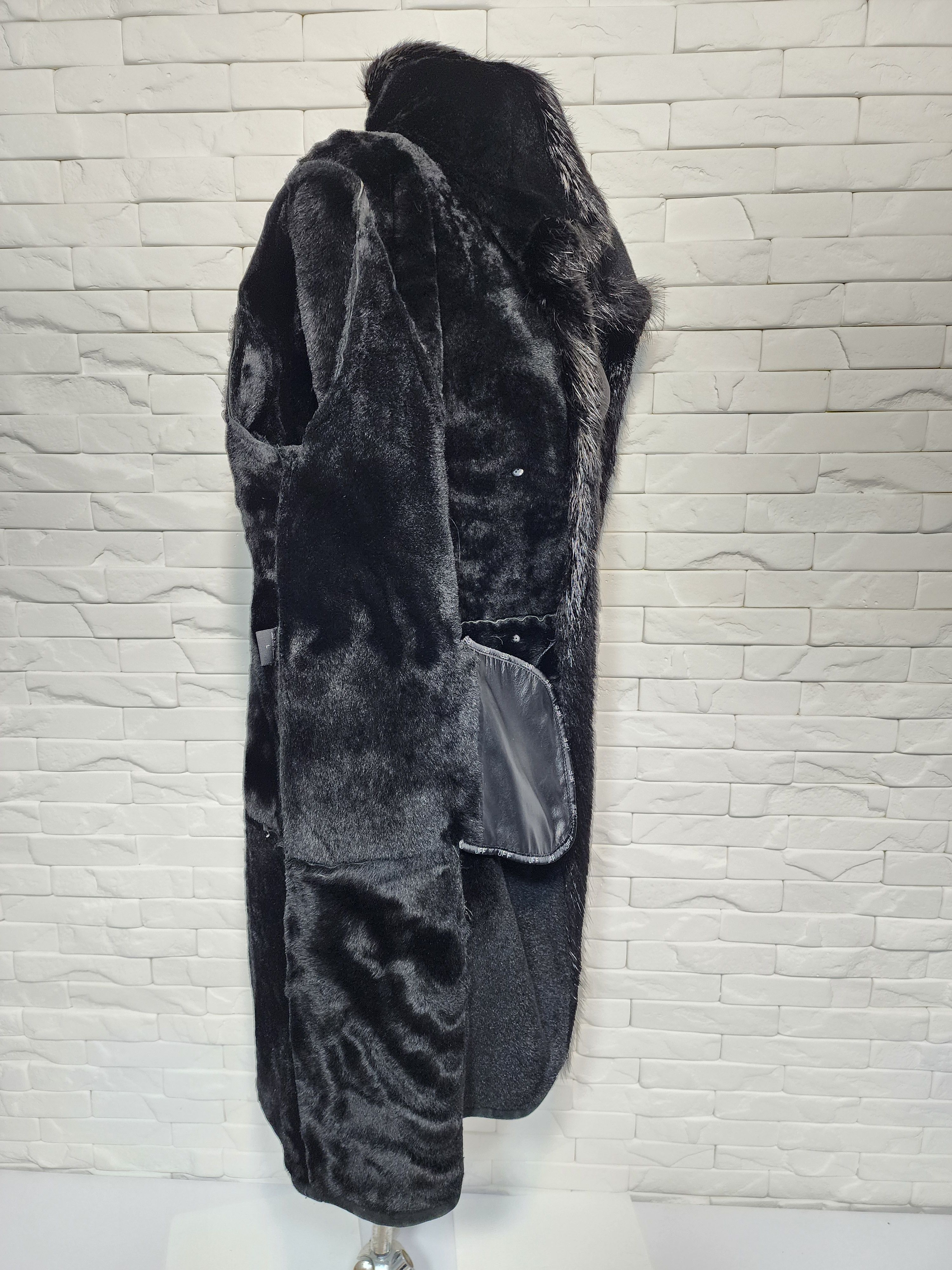 Uniqlo Black Sheepskin Coat: Women's Genuine Fur Trim, Button Front Size XXL / US 16-18 / IT 52-54 - 8 Thumbnail