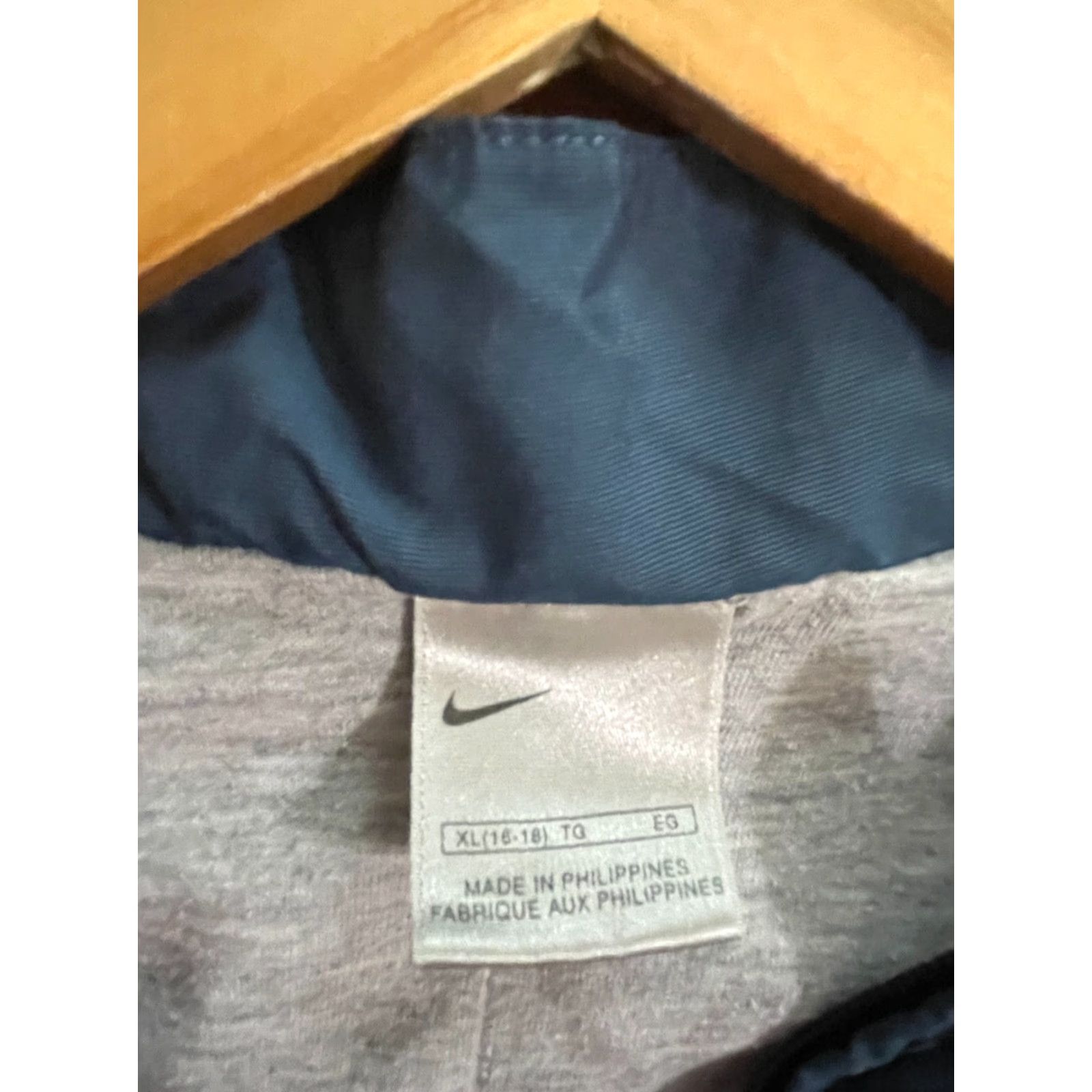 Nike VINTAGE Nike Windbreaker Jacket Logo 2000s Lined Nylon Silver Tag XL Womens Windbreaker Logo 90s Theme Casual Size XL / US 12-14 / IT 48-50 - 6 Thumbnail