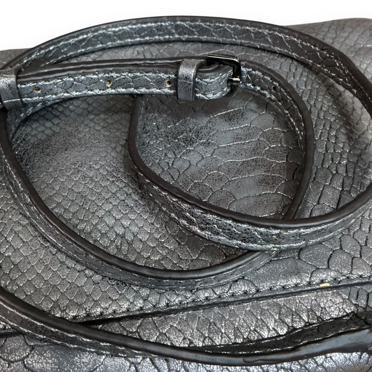 Guess Y2K Silver Guess Faux Snakeskin Embossed Crossbody Clutch Size ONE SIZE - 6 Thumbnail