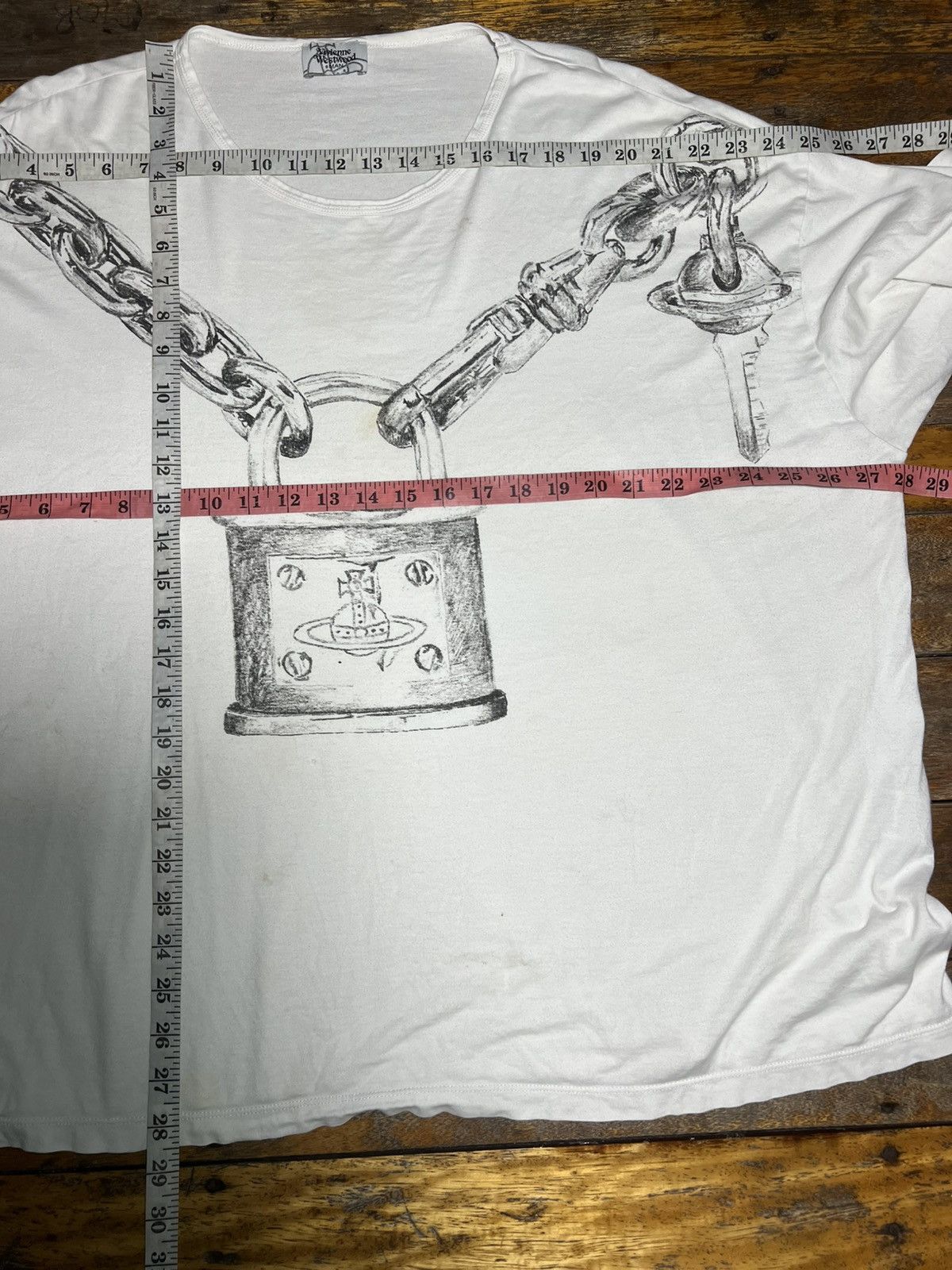 Vivienne Westwood Vivienne Westwood MAN T-shirt with a chain & padlock graphic Size US XL / EU 56 / 4 - 10 Thumbnail