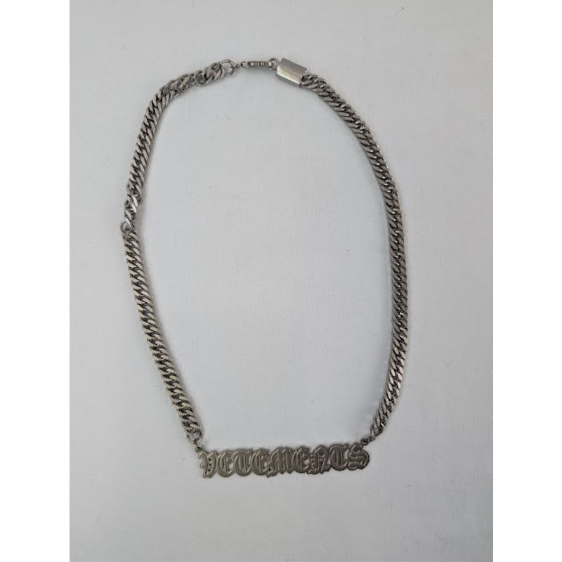 o1rshd1 / Size: OS / Gothic Logo Necklace in Silver