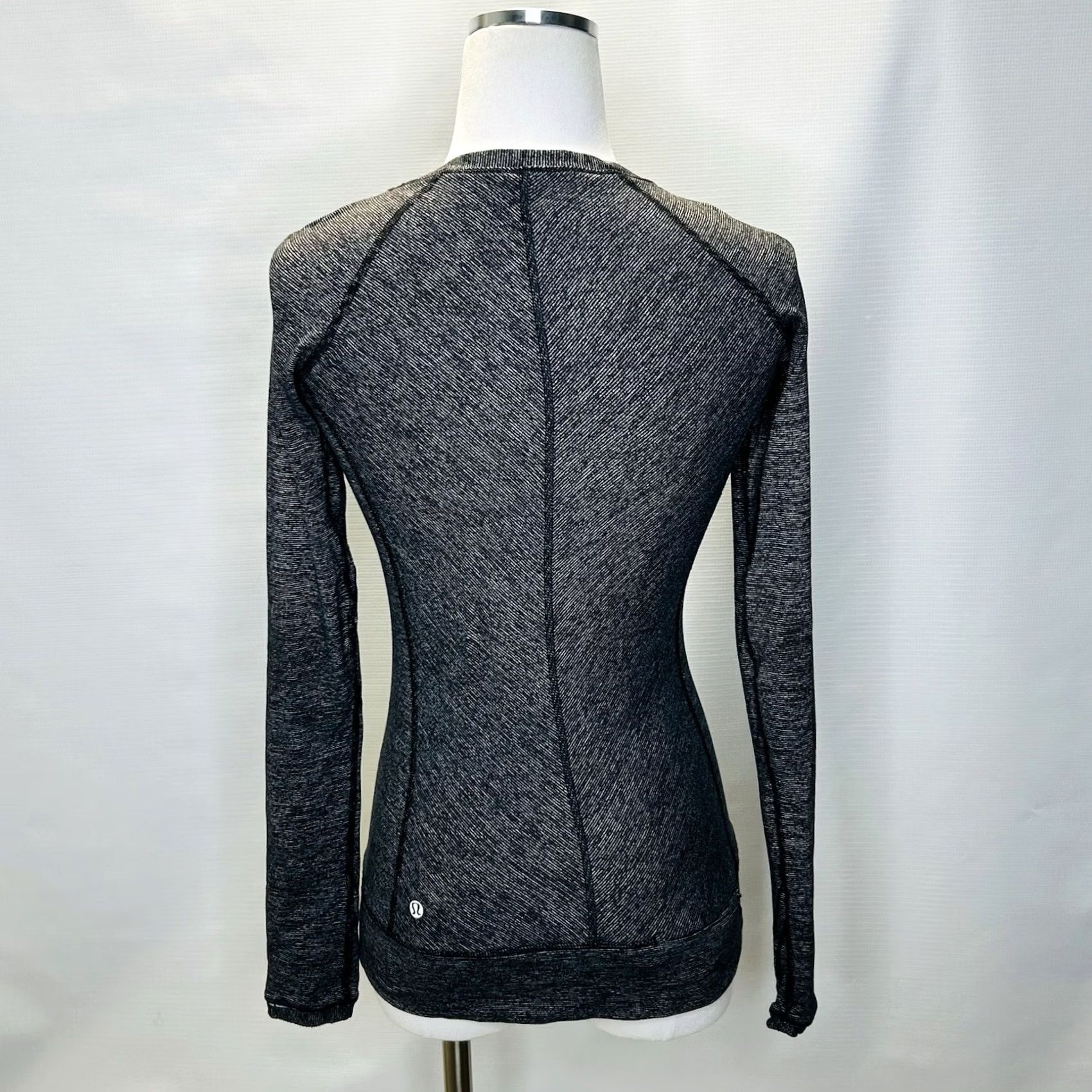 Lululemon Lululemon Race Your Pace Long Sleeve Shirt Women’s Size 4 Black Striped Slim Raglan Reflective Pocket Size S / US 4 / IT 40 - 6 Thumbnail