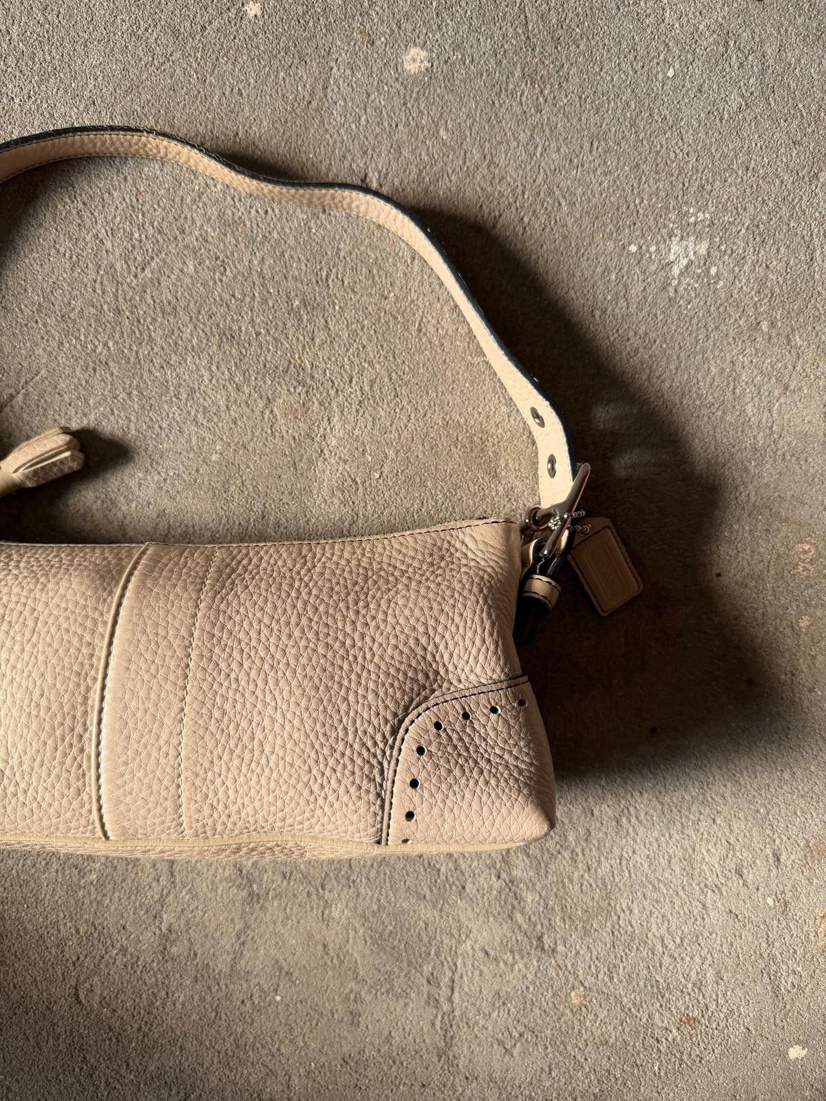 Coach Coach Signature Hampton Baguette Leather Shoulder Bag Cream Size ONE SIZE - 3 Thumbnail