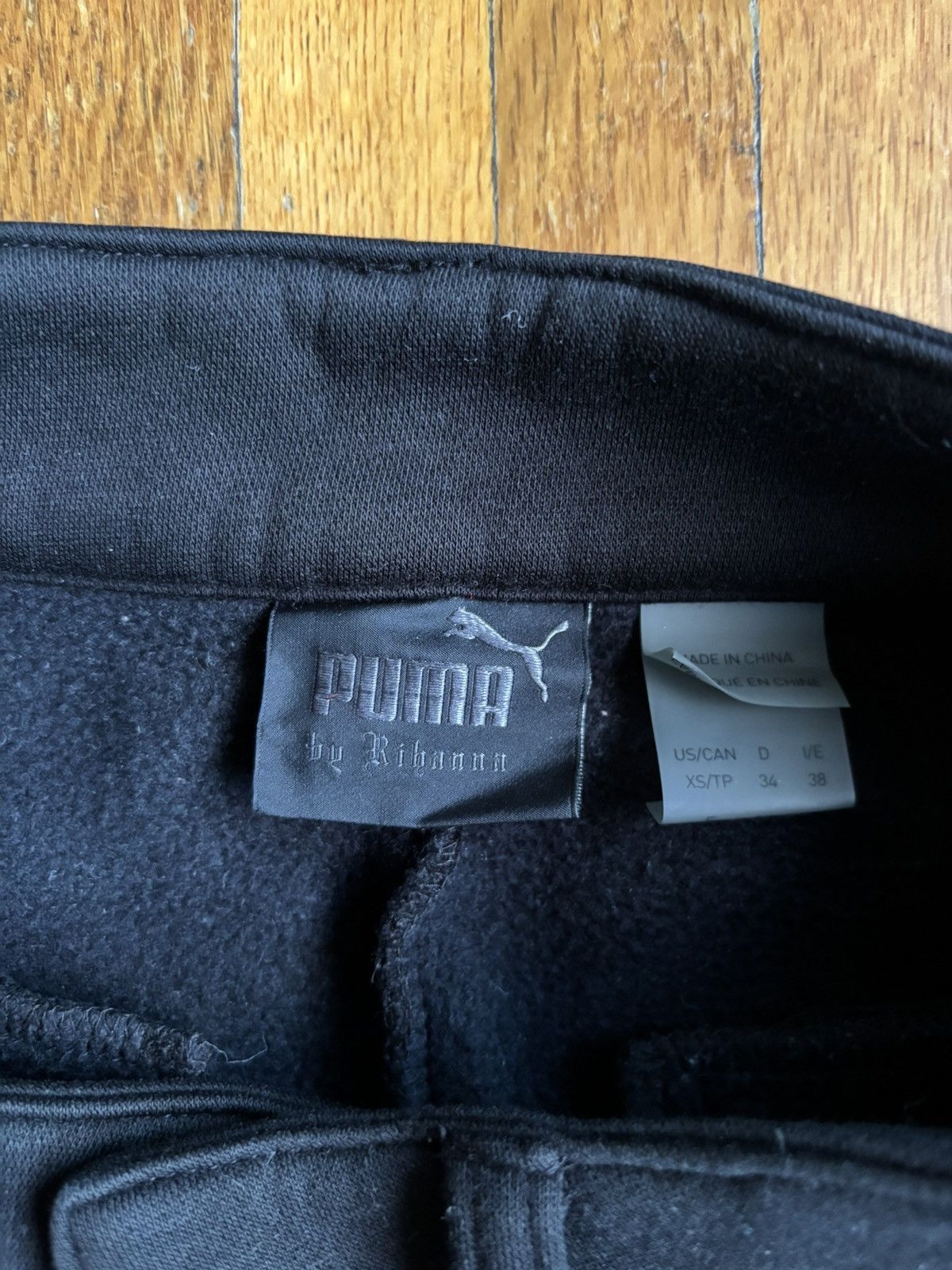 Fenty × Puma Rihanna x Puma fleece pants Size 26" / US 2 / IT 38 - 2 Thumbnail
