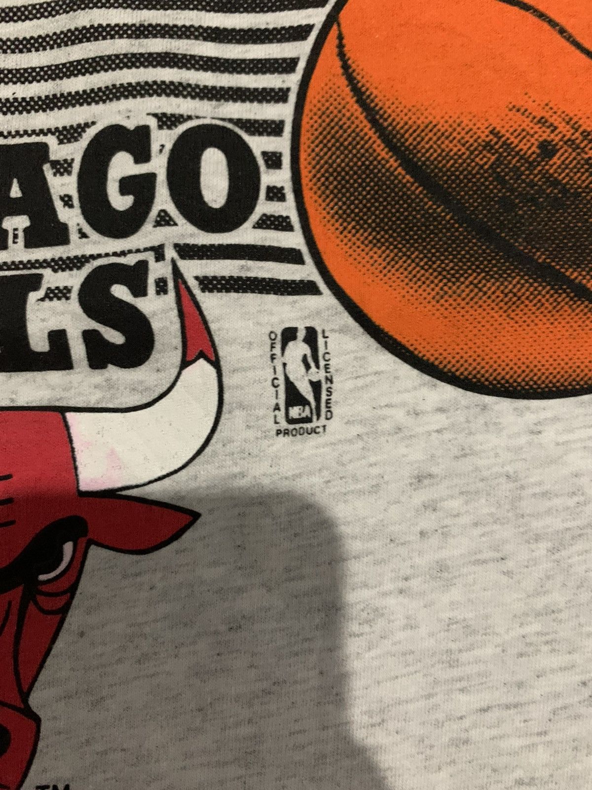 Vintage Vintage 90s Chicago Bulls Big Logo T-Shirt Size US XL / EU 56 / 4 - 7 Thumbnail