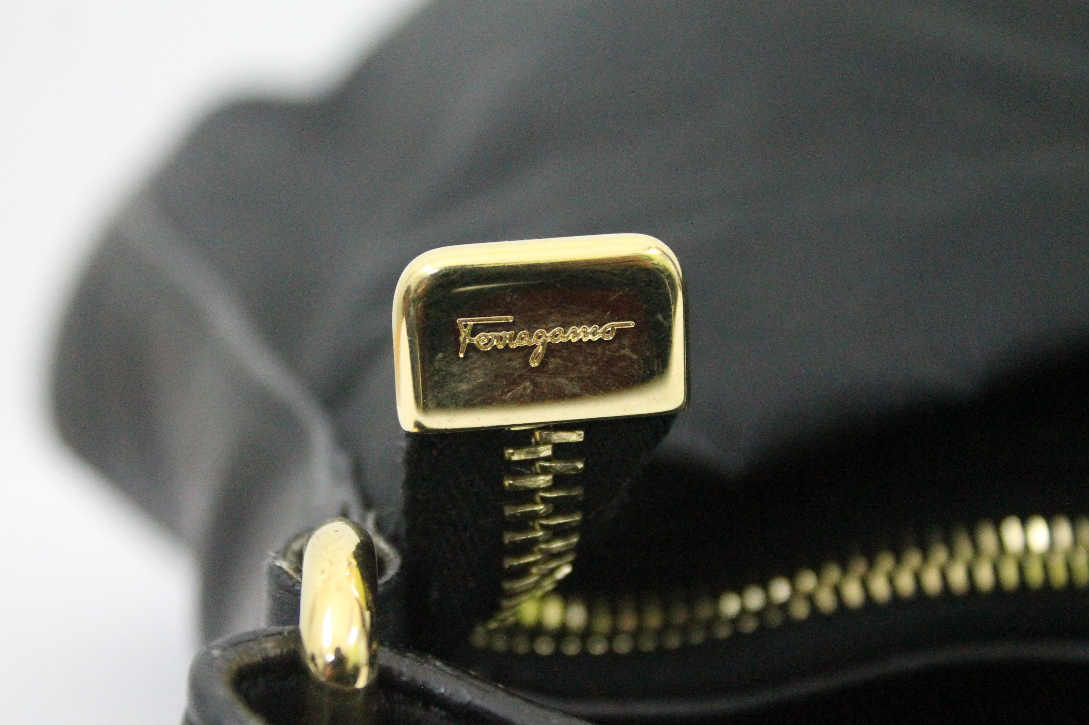 Salvatore Ferragamo Authentic SALVATORE FERRAGAMO Shoulder Bag. Size ONE SIZE - 12 Thumbnail
