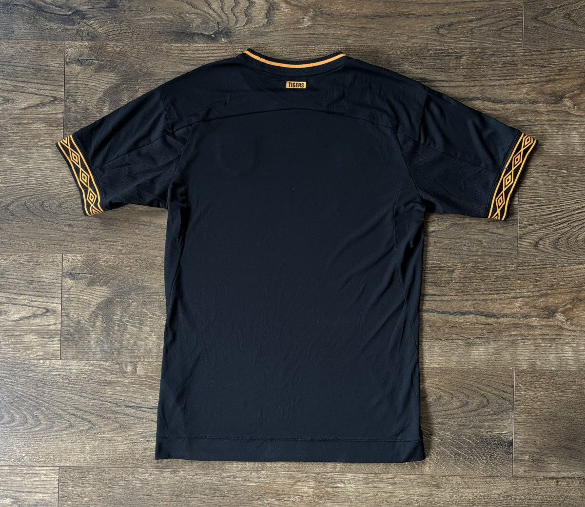 Umbro Hull City 2018-19 Umbro away football jersey size M Size US M / EU 48-50 / 2 - 2 Thumbnail