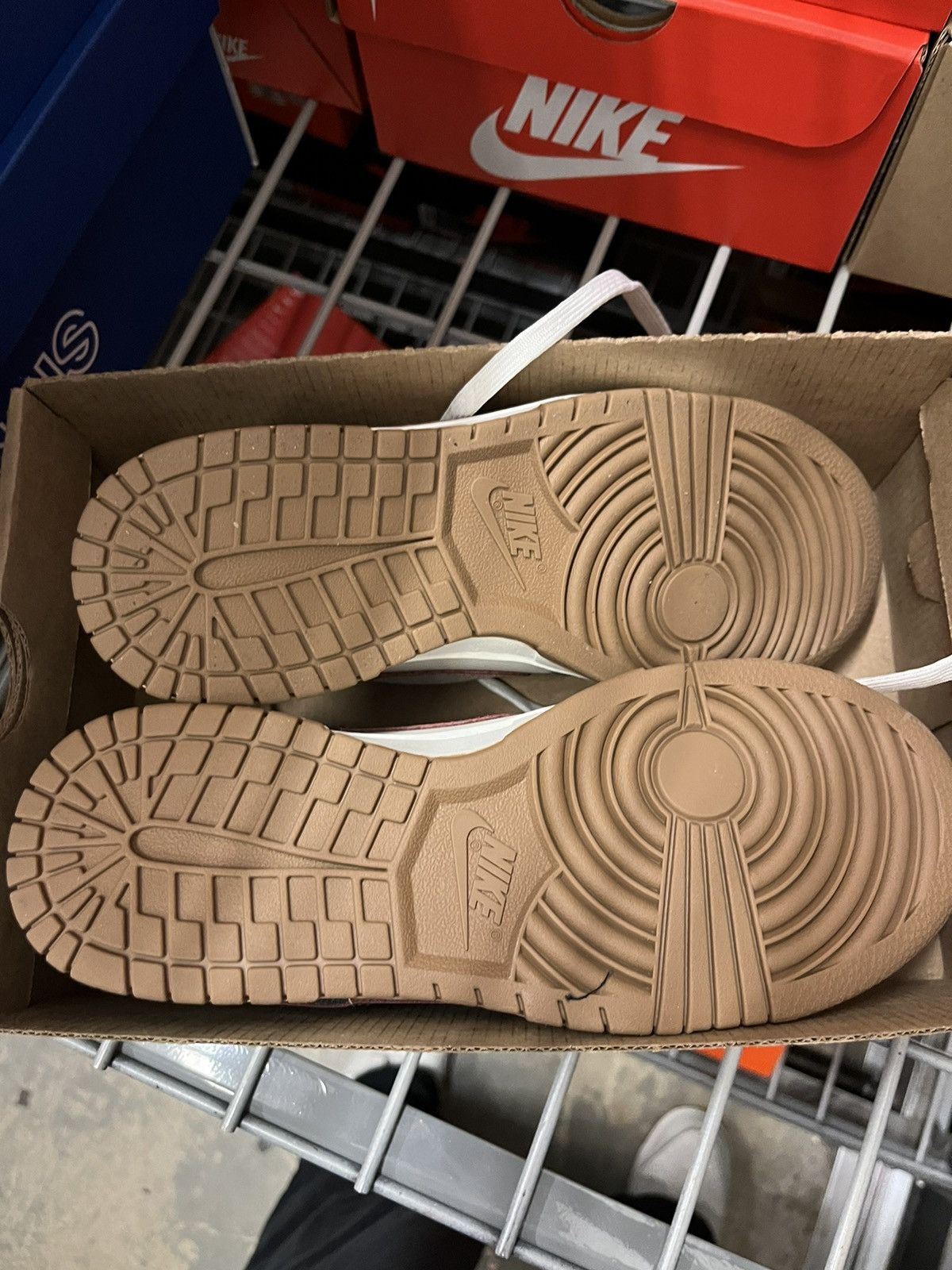Nike Nike Dunk Low Gorge Green Size US 6 / EU 39 - 4 Thumbnail