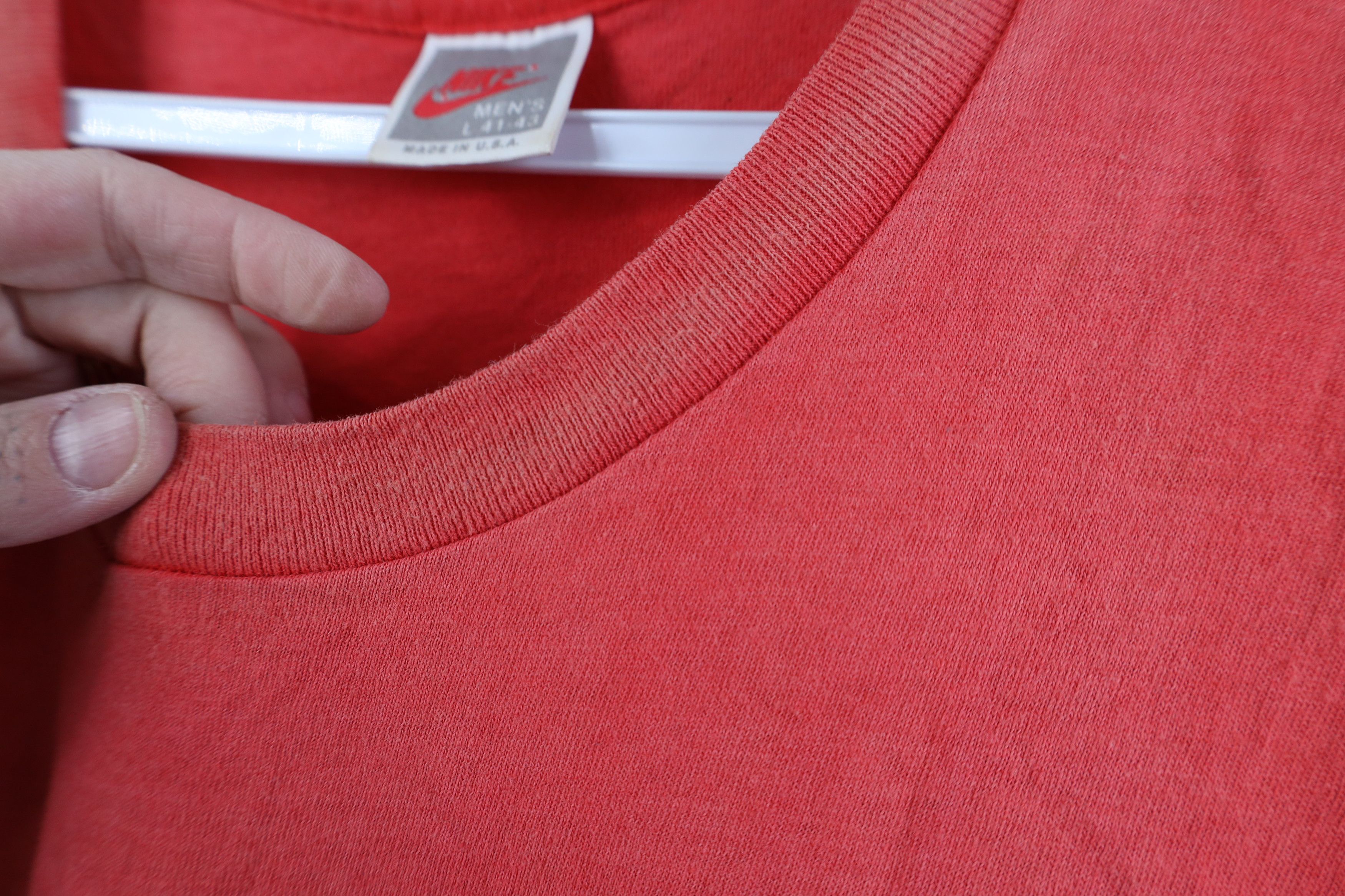 Nike Vintage 80s 90s Nike Spell Out Sun Faded T-Shirt Red USA Size US L / EU 52-54 / 3 - 11 Thumbnail