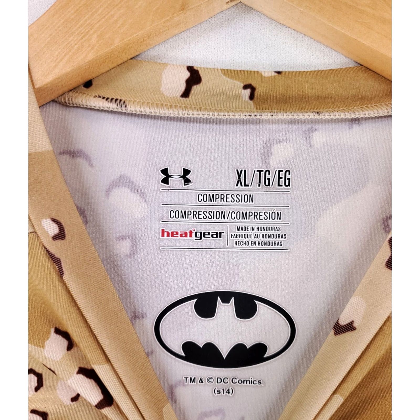 Under Armour Under Armour Heatgear Compression Shirt Batman Chocolate Chip Camo Mens XL Shirt Size US XL / EU 56 / 4 - 4 Thumbnail