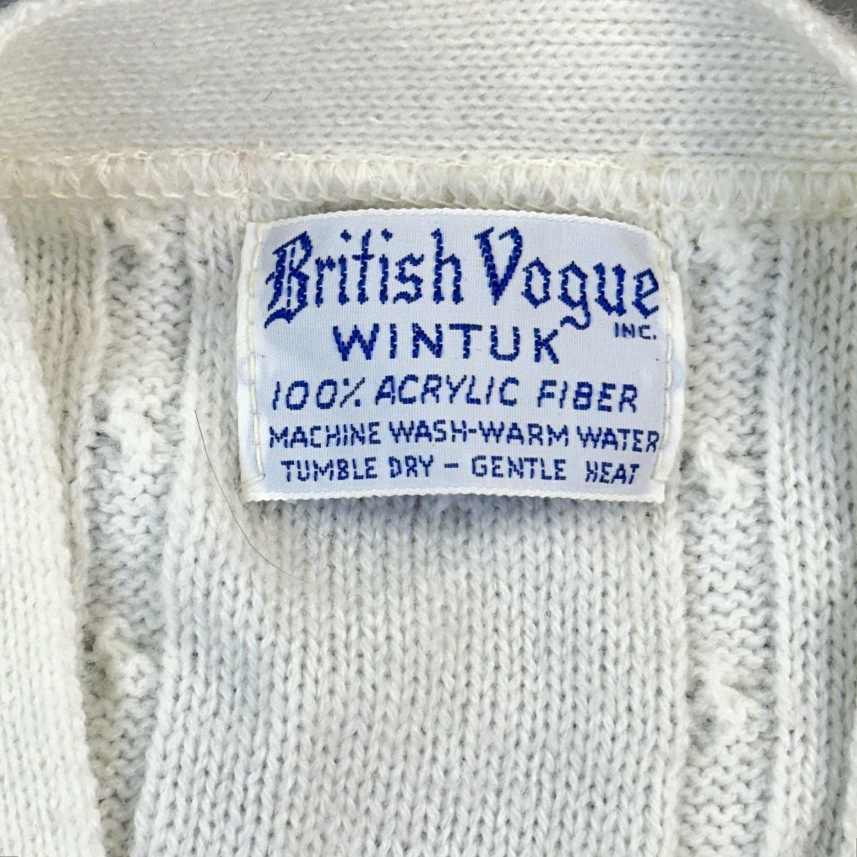Vogue VINTAGE British Vogue Sweater Vest Women's M Ivory Wintuk Cable Knit 80s Size M / US 6-8 / IT 42-44 - 2 Thumbnail