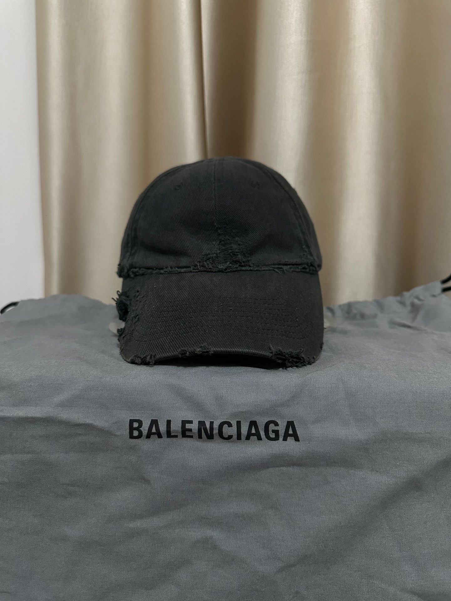 Balenciaga Balenciaga Embroidered Logo Distressed Black Cap Size ONE SIZE - 1 Thumbnail