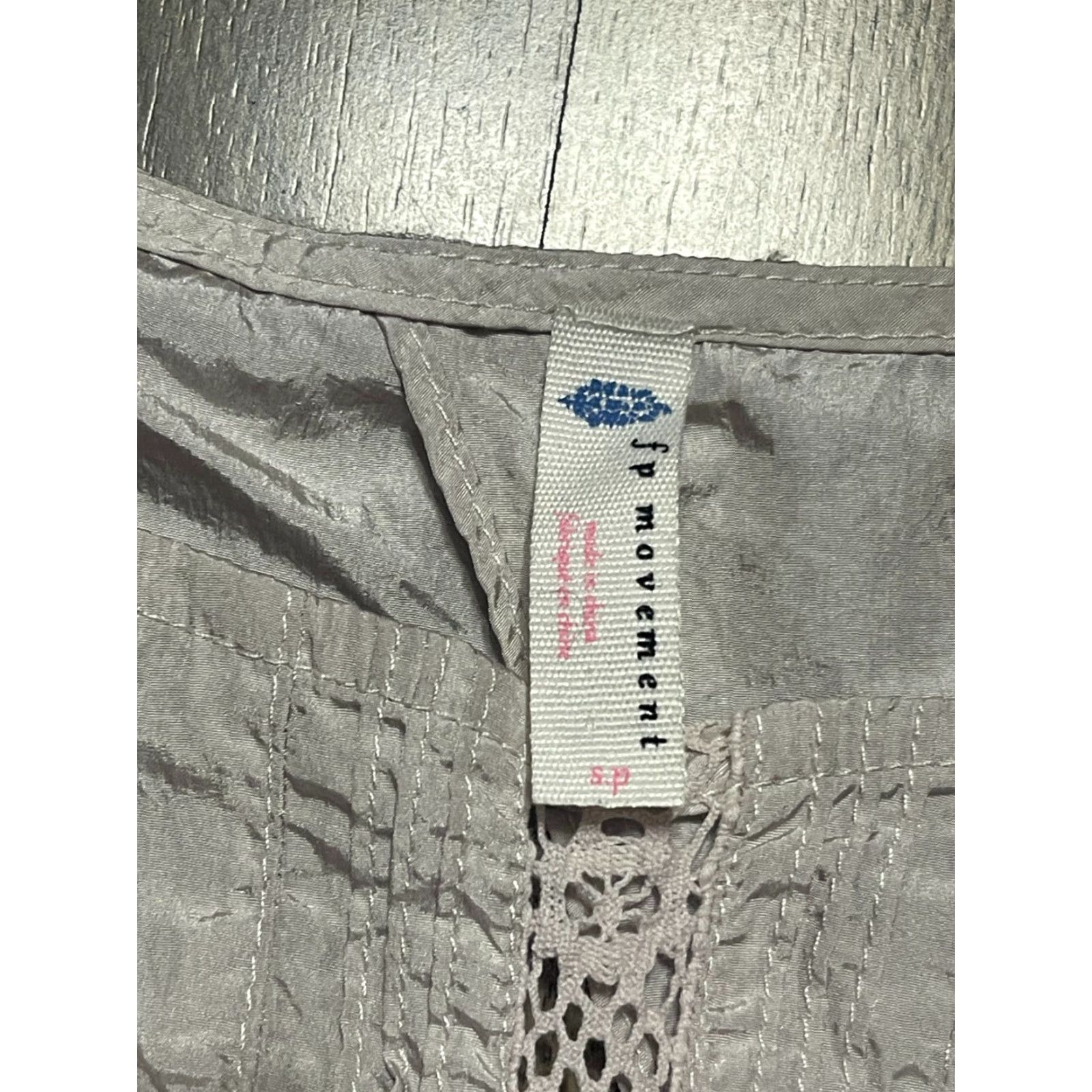 Free People VINTAGE? No. Free People Movement Tank Top Womens S Crop Top Athletic Grey Orange Casual (Note: actual optimized should be one line) Size S / US 4 / IT 40 - 3 Thumbnail