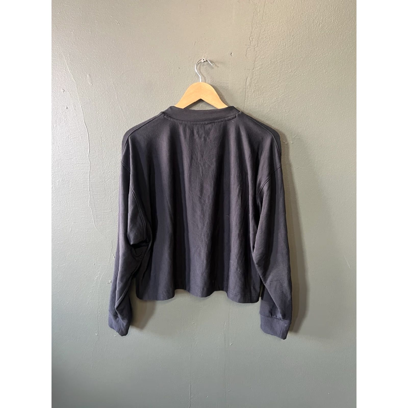 Under Armour Under Armour Womens Black Cropped Long Sleeve Athletic Sweatshirt Size Medium Size M / US 6-8 / IT 42-44 - 2 Thumbnail