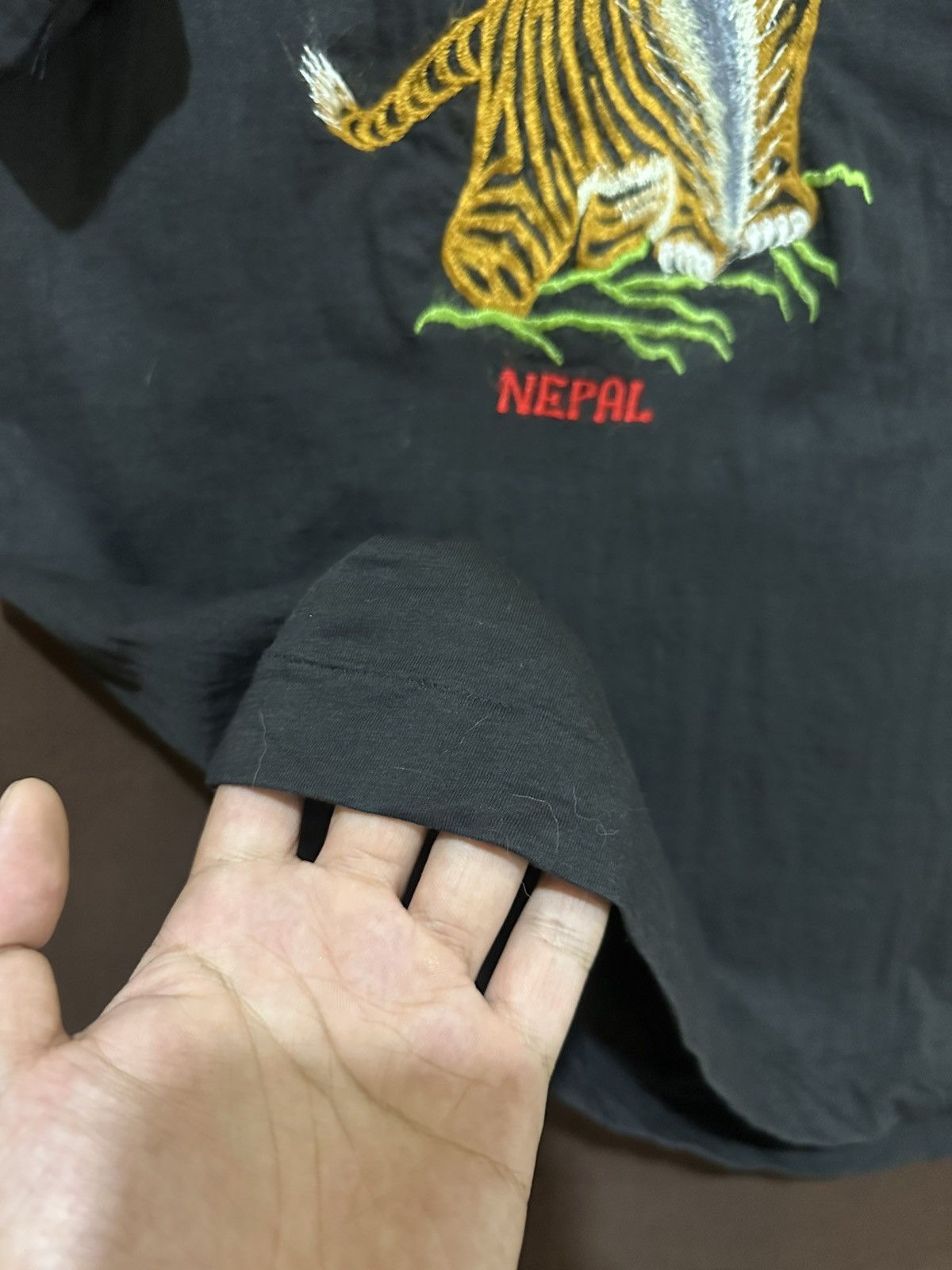 Vintage Vintage Tiger Nepal 90s Tee Size US M / EU 48-50 / 2 - 5 Thumbnail