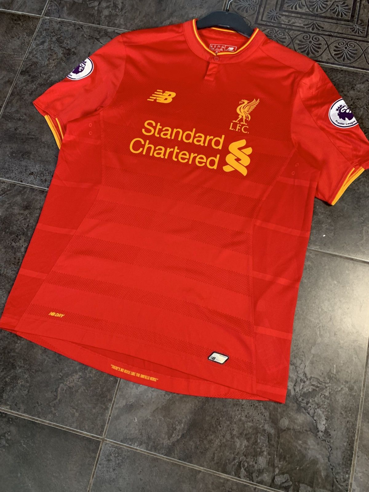 Vintage Liverpool New Balance 16/17 Home Jersey Size US M / EU 48-50 / 2 - 3 Thumbnail