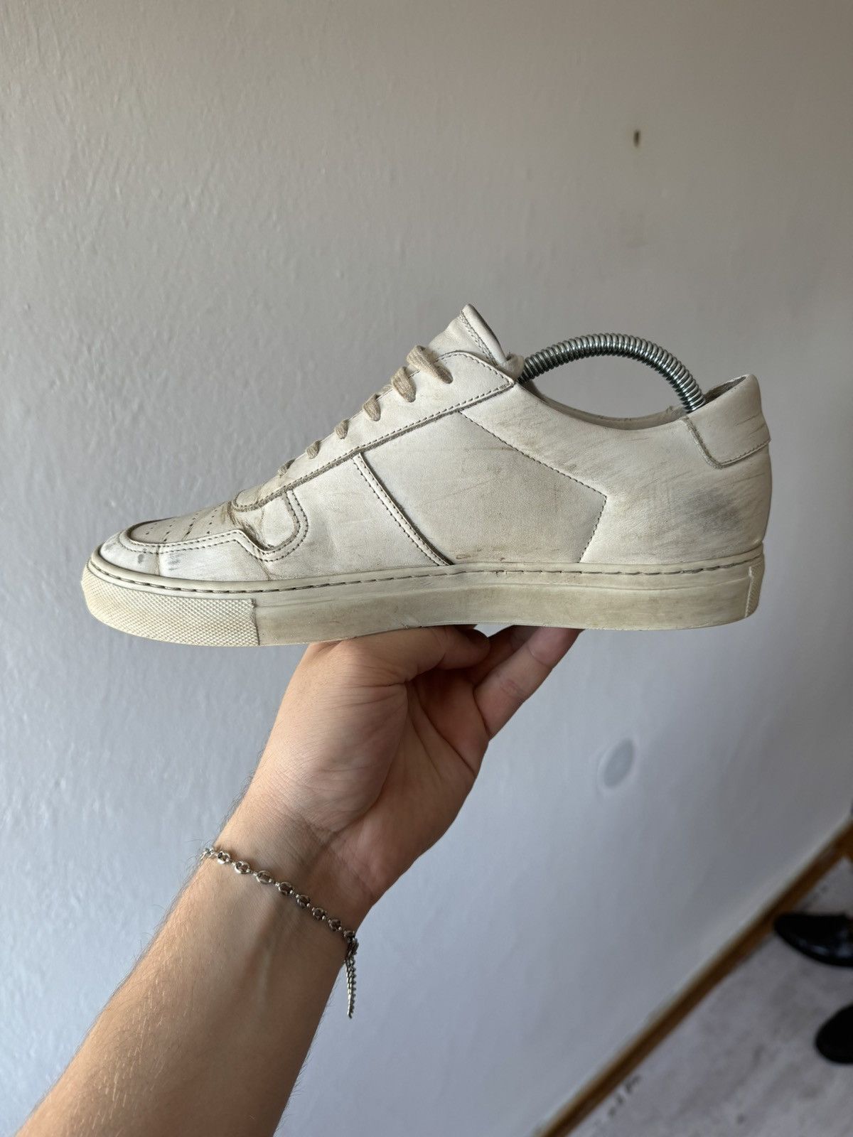 Common Projects Common Projects Bball Distressed Low Leather Sneakers Size US 7 / EU 40 - 12 Thumbnail