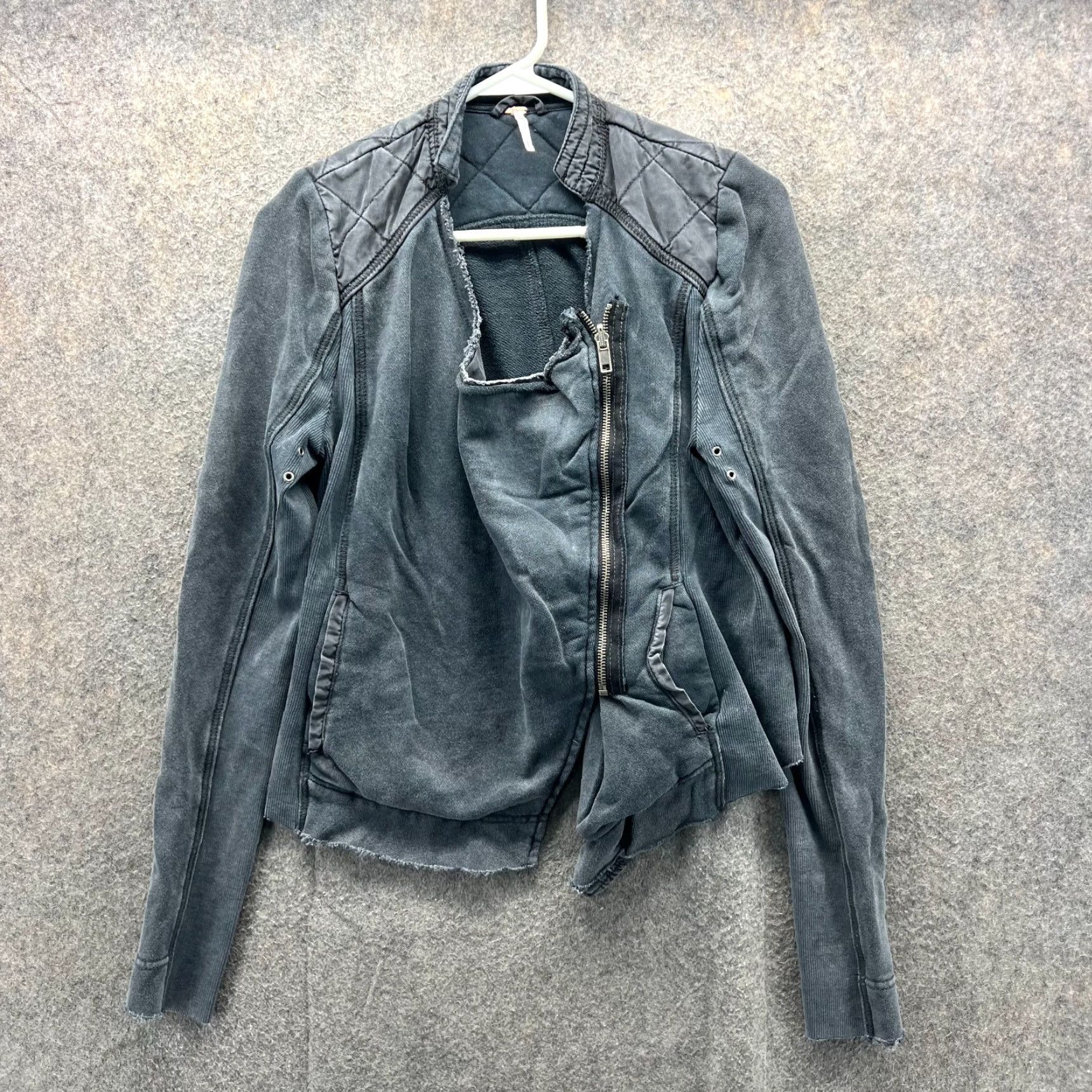 Free People Free People Jacket Women Small Grey Quilted Shoulder Moto Dolman Distressed Hem Jacket Women Small Grey Quilted Moto Dolman Distressed Hem Size S / US 4 / IT 40 - 2 Thumbnail