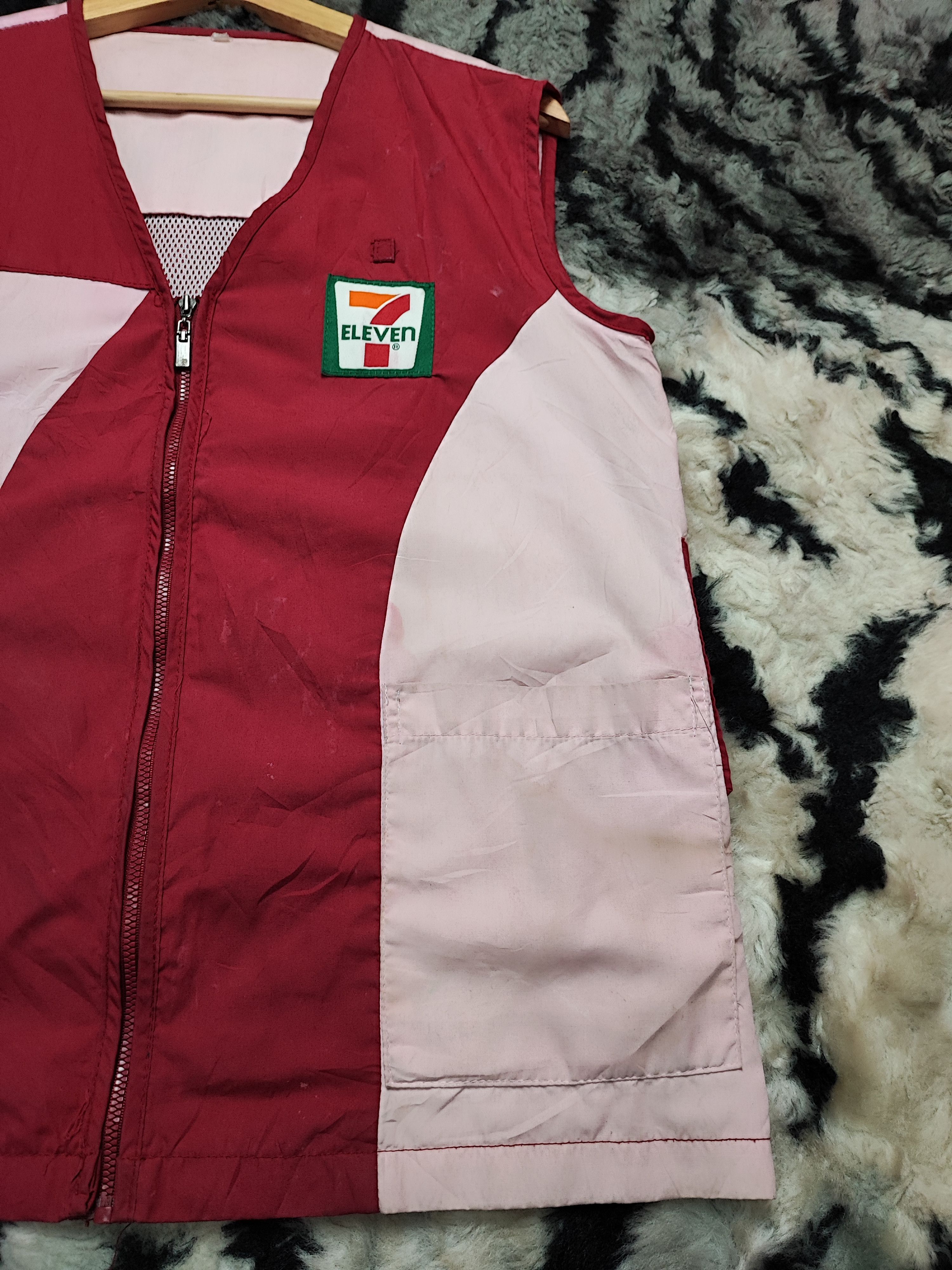Vintage UNIFORM VINTAGE 7-Eleven EMPLOYEE WORKWEAR RED COLLECTIBLE Size US S / EU 44-46 / 1 - 4 Thumbnail