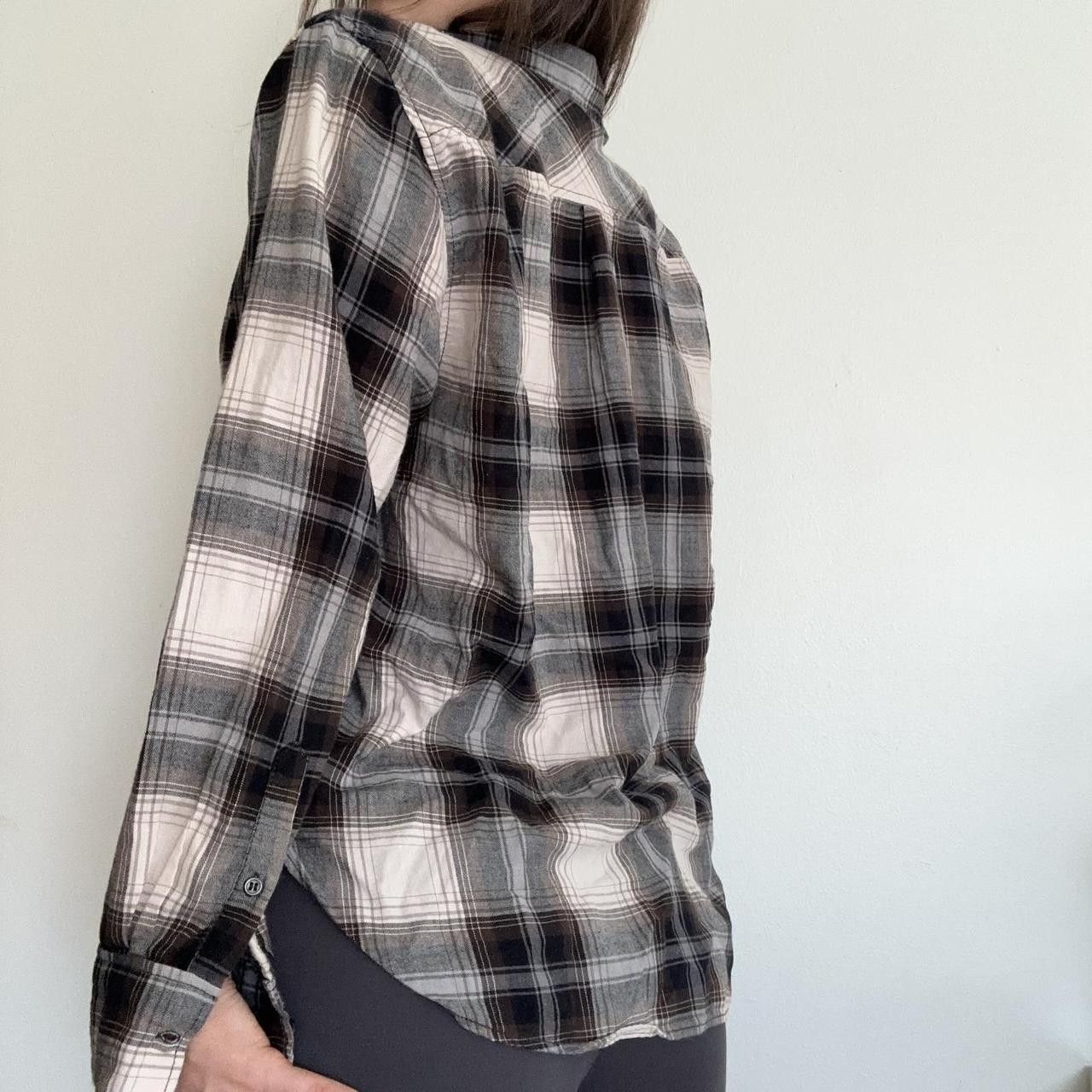 H&M Vintage H&M Plaid Button-Up shirt grey, brown white women’s Size S / US 4 / IT 40 - 4 Thumbnail
