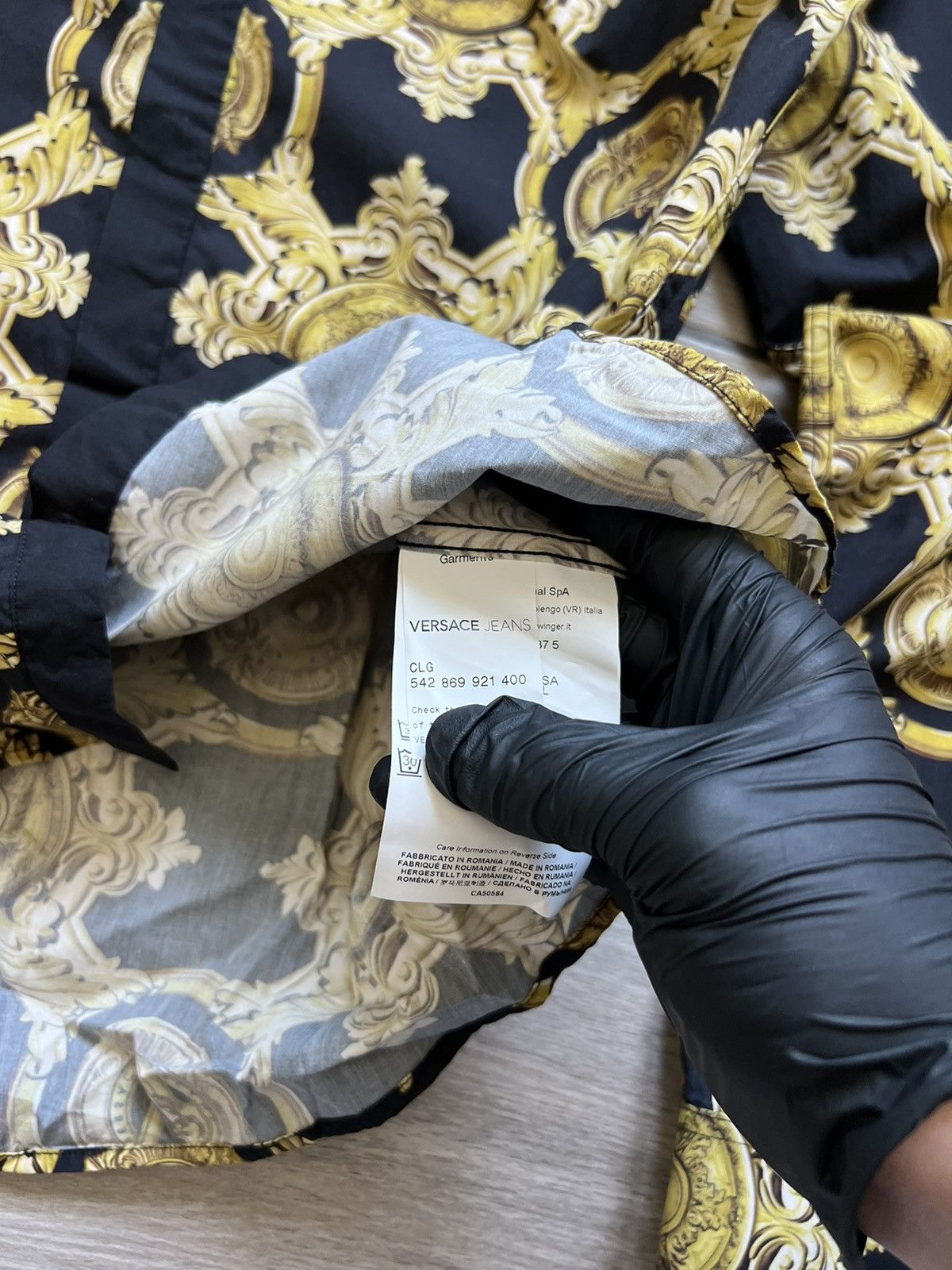 Versace Versace Baroque Print Shirt Gold Made in Italy Size US L / EU 52-54 / 3 - 16 Thumbnail