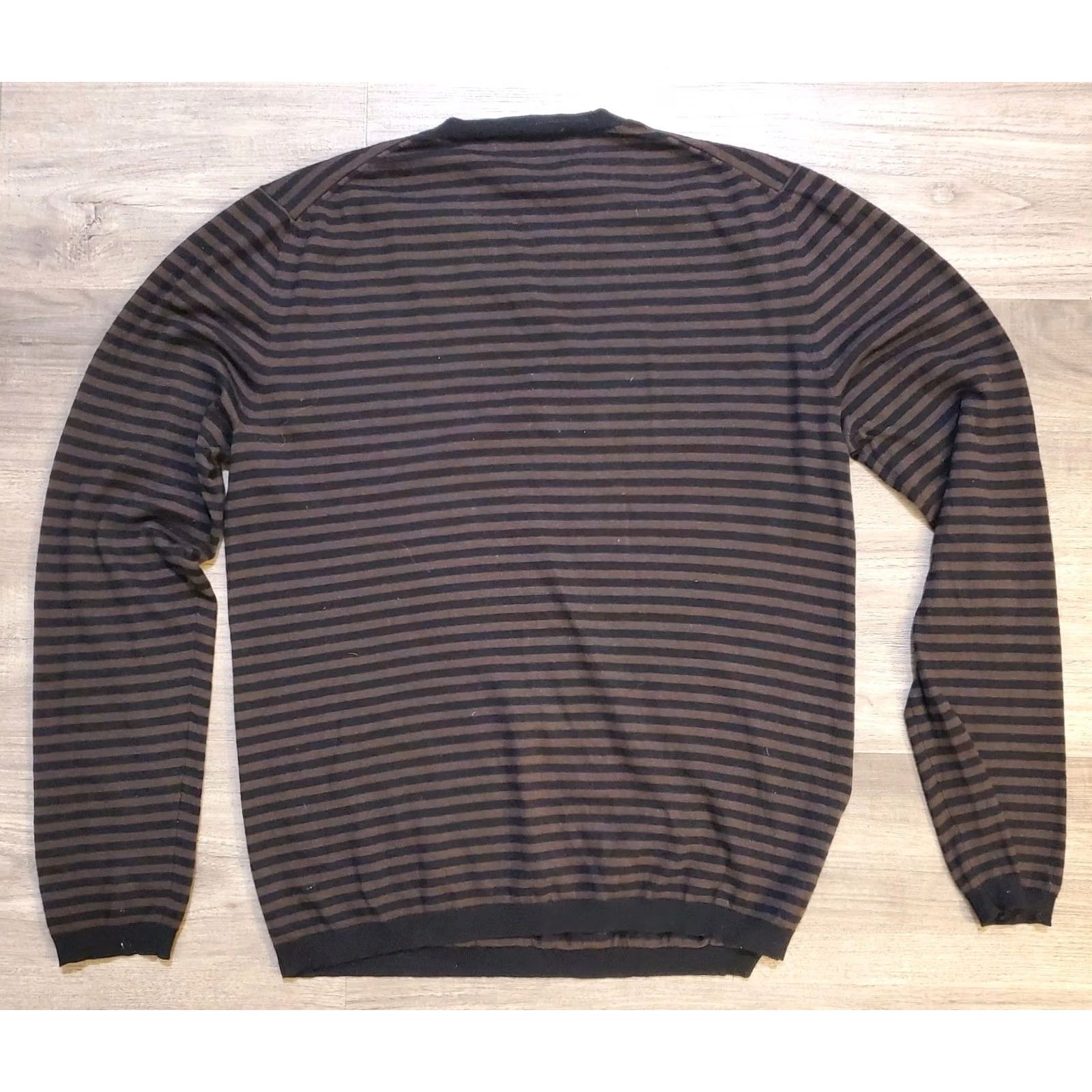 Neiman Marcus Neiman Marcus Exclusive Men Lg V Neck Sweater Brown Black Silk Cashmere Blend Size US L / EU 52-54 / 3 - 2 Thumbnail