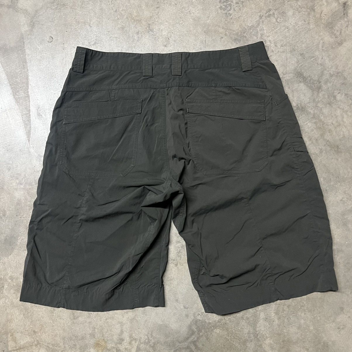 Arc'teryx × Vintage Vintage Arc’Teryx Asymmetrical Pocket Outdoor Shorts Size US 34 / EU 50 - 5 Thumbnail