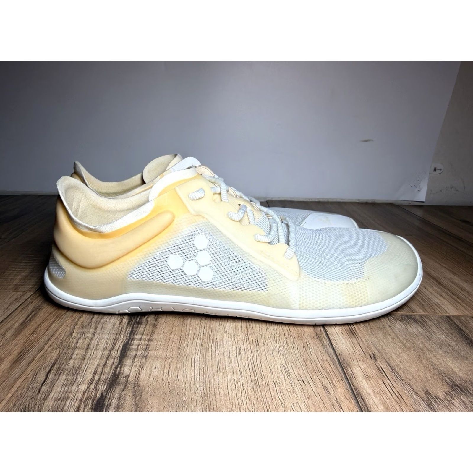 Vivobarefoot VivoBarefoot Women's Primus Lite III Minimalist Trainers Bright White EU40 US9 Ladies Running Sneakers Size US 10 / IT 40 - 4 Thumbnail