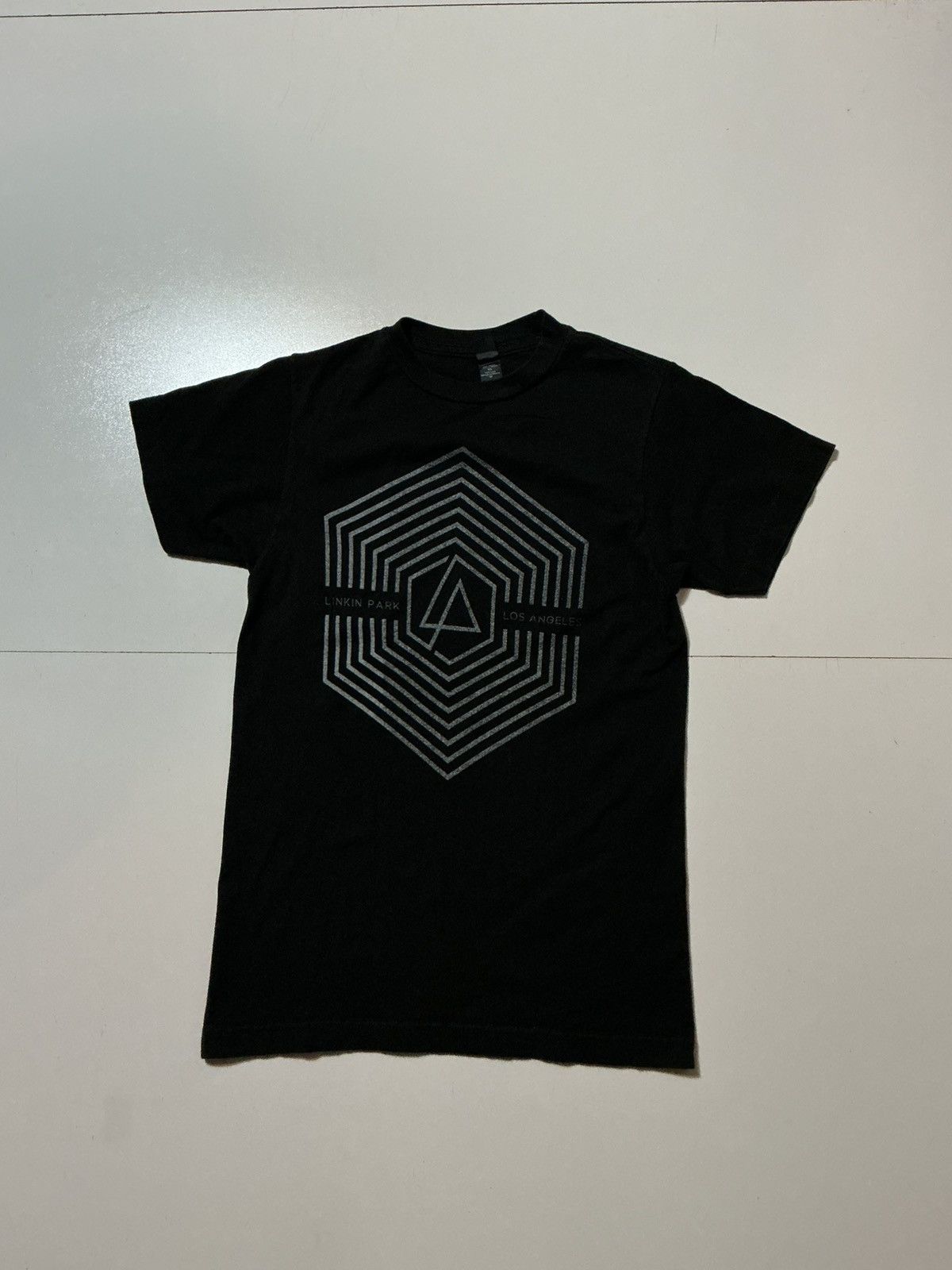 Band Tees Linkin Park Los Angeles Hexagon LP Logo Rock Band T-Shirt Size US XS / EU 42 / 0 - 1 Thumbnail