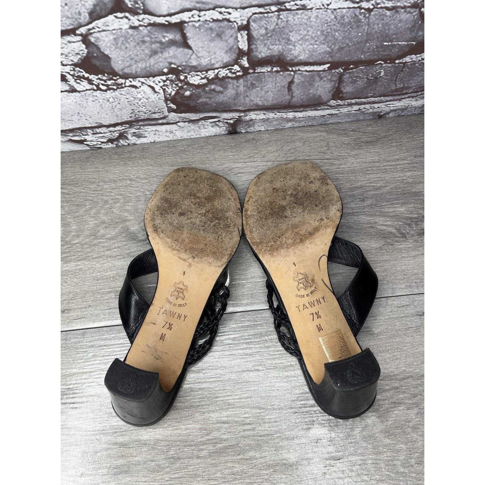Brighton Brighton Tawny Black Leather Heel Buckle Thong Italy Sandals Size US 7.5 / IT 37.5 - 8 Thumbnail