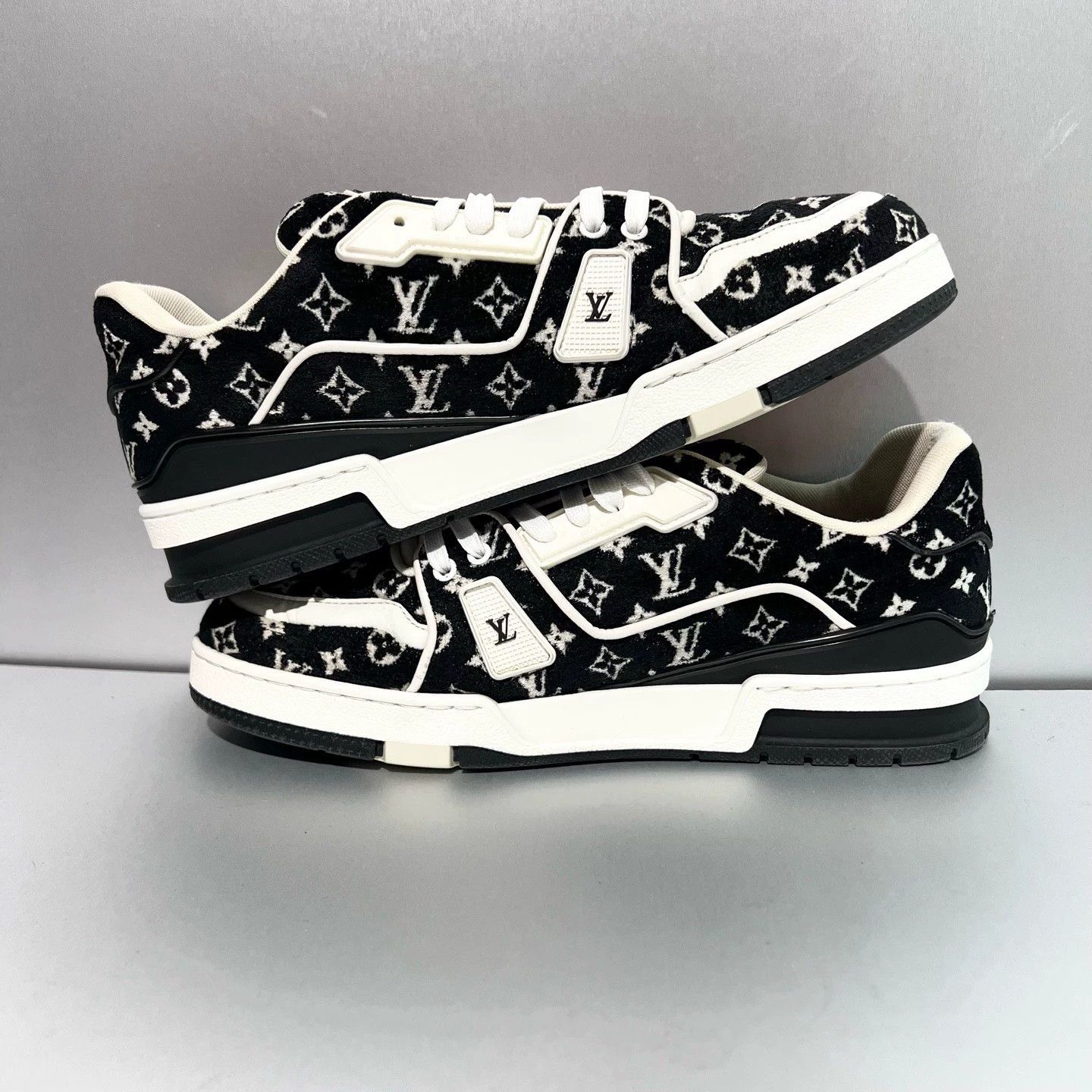 Louis Vuitton Louis Vuitton Suede All-over Monogram Canvas Sneakers Size US 8.5 / EU 41-42 - 2 Thumbnail
